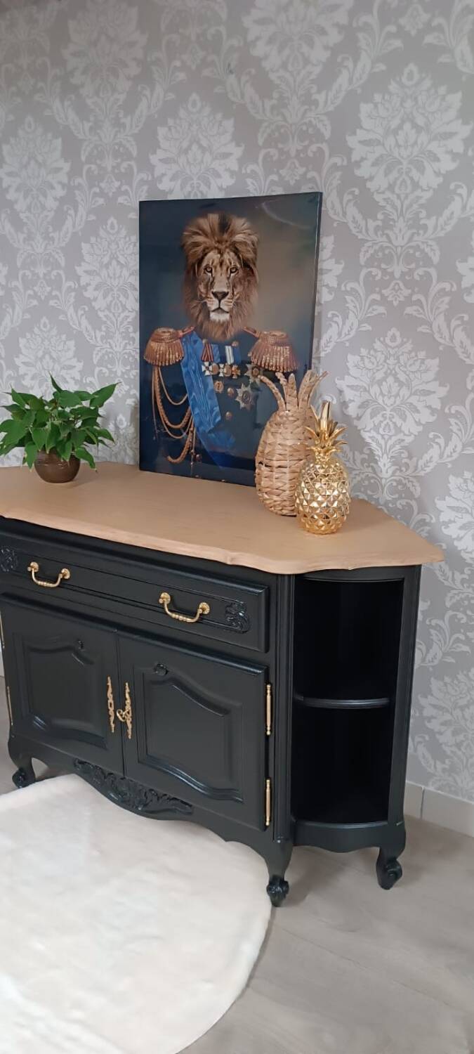 Buffet / TV cabinet in Louis XV style