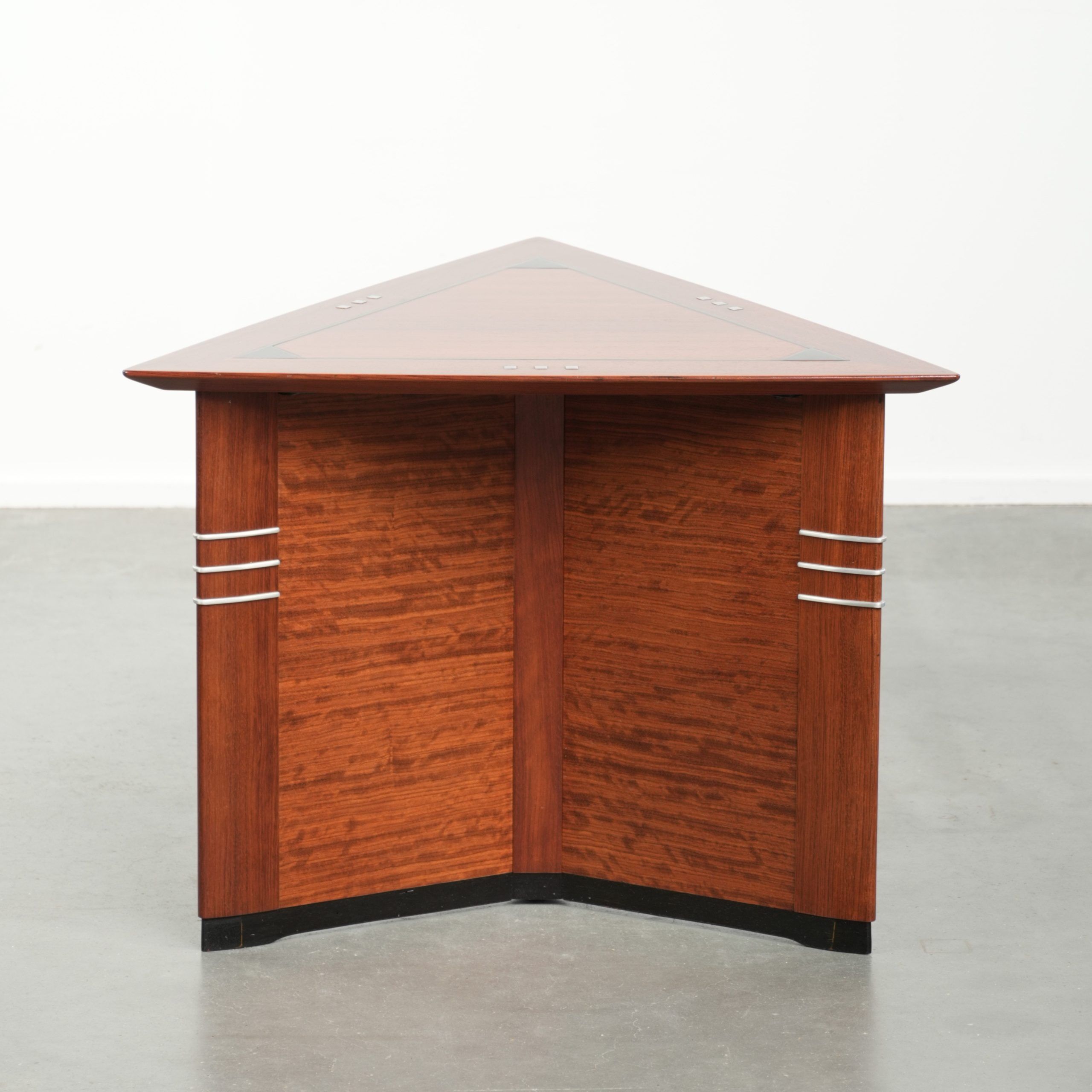 Table d'appoint, café Art Déco de forme triangulaire