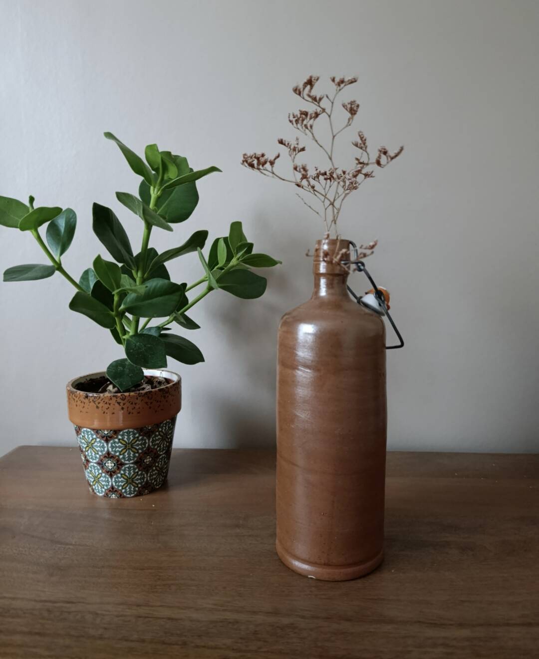 Bouteille grès marron brut et épuré vintage