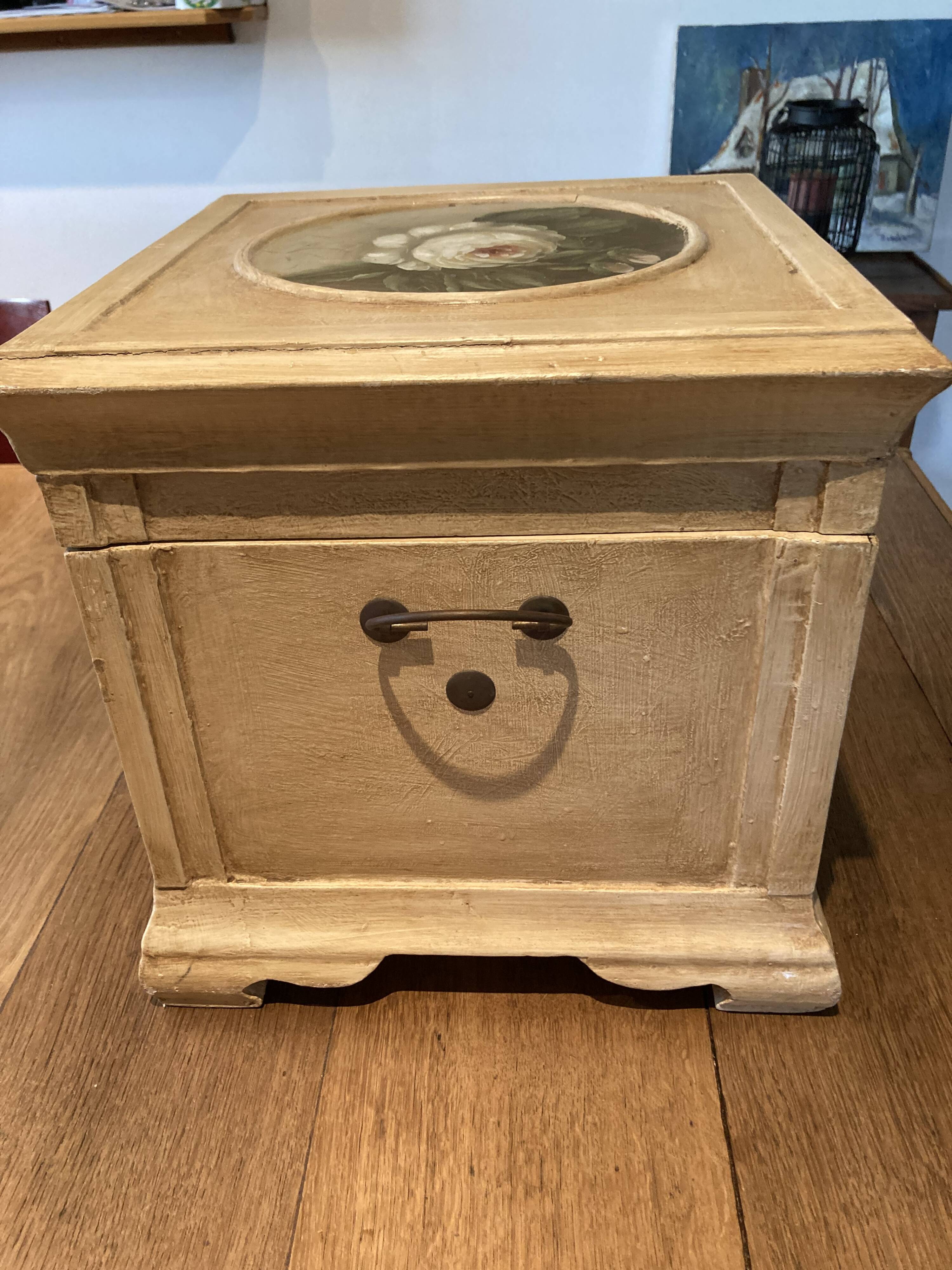 Lacquered wooden chest