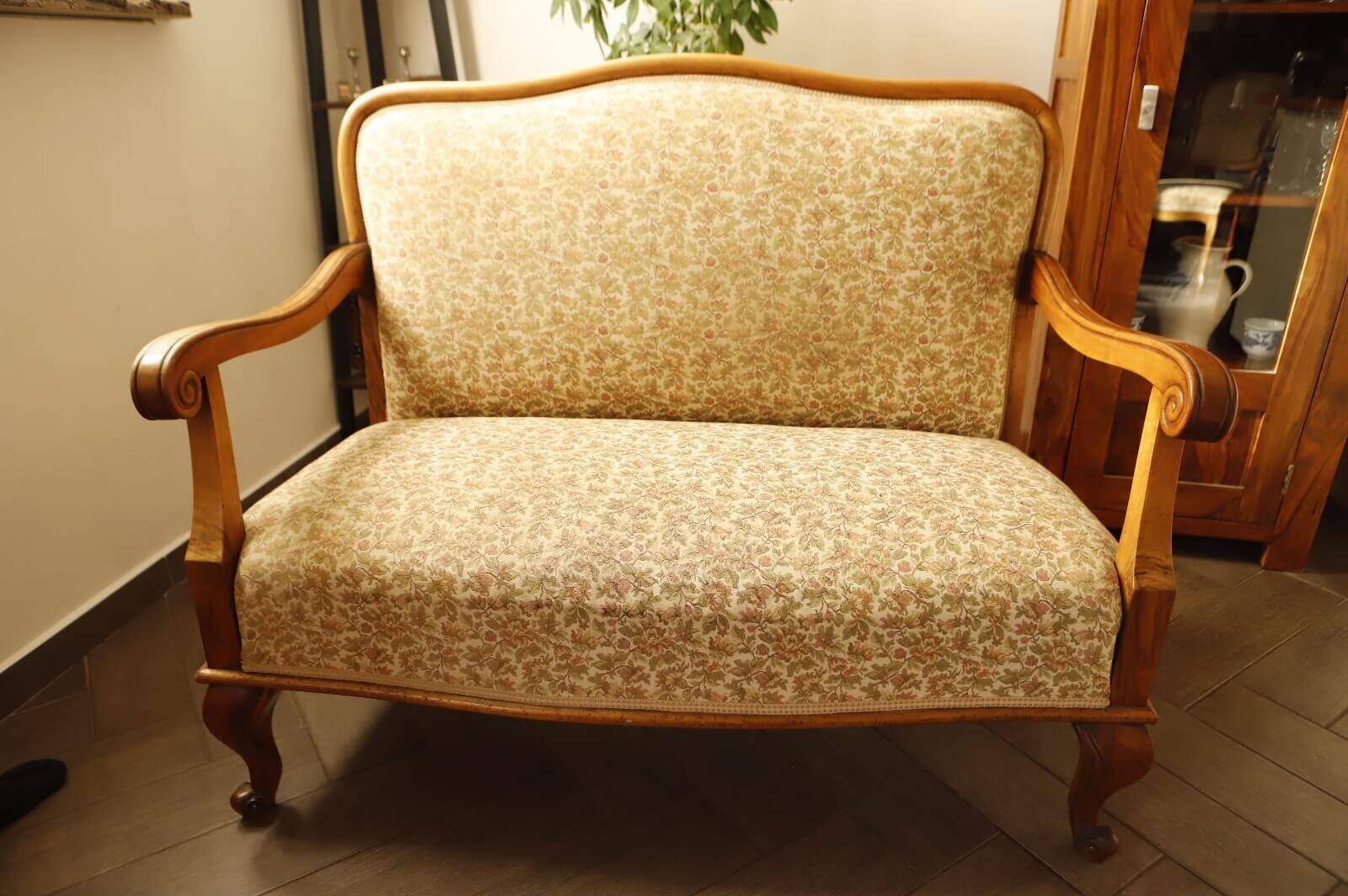 Vintage salon sofa set with floral upholstery