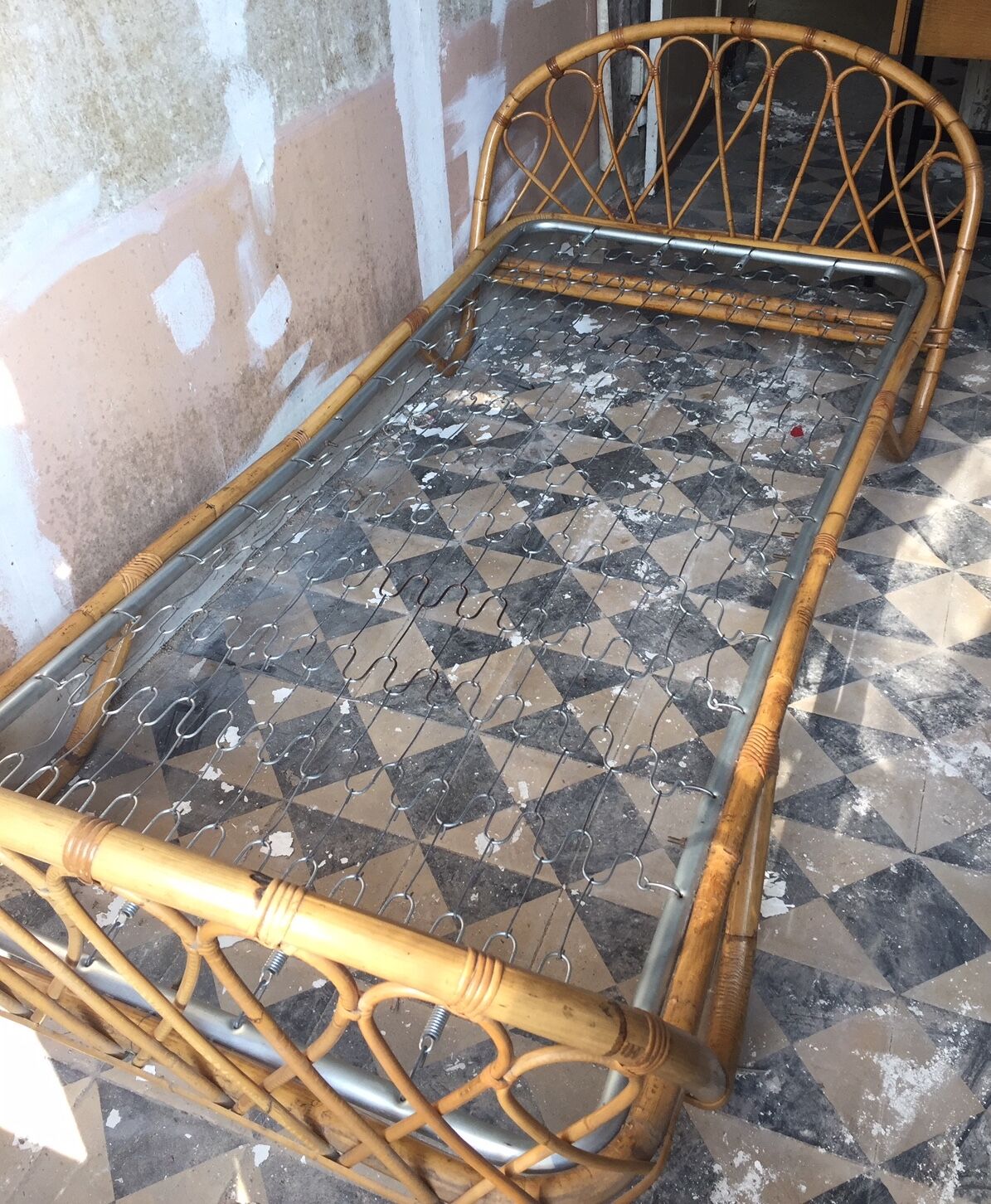 Rattan basket bed of the years 60