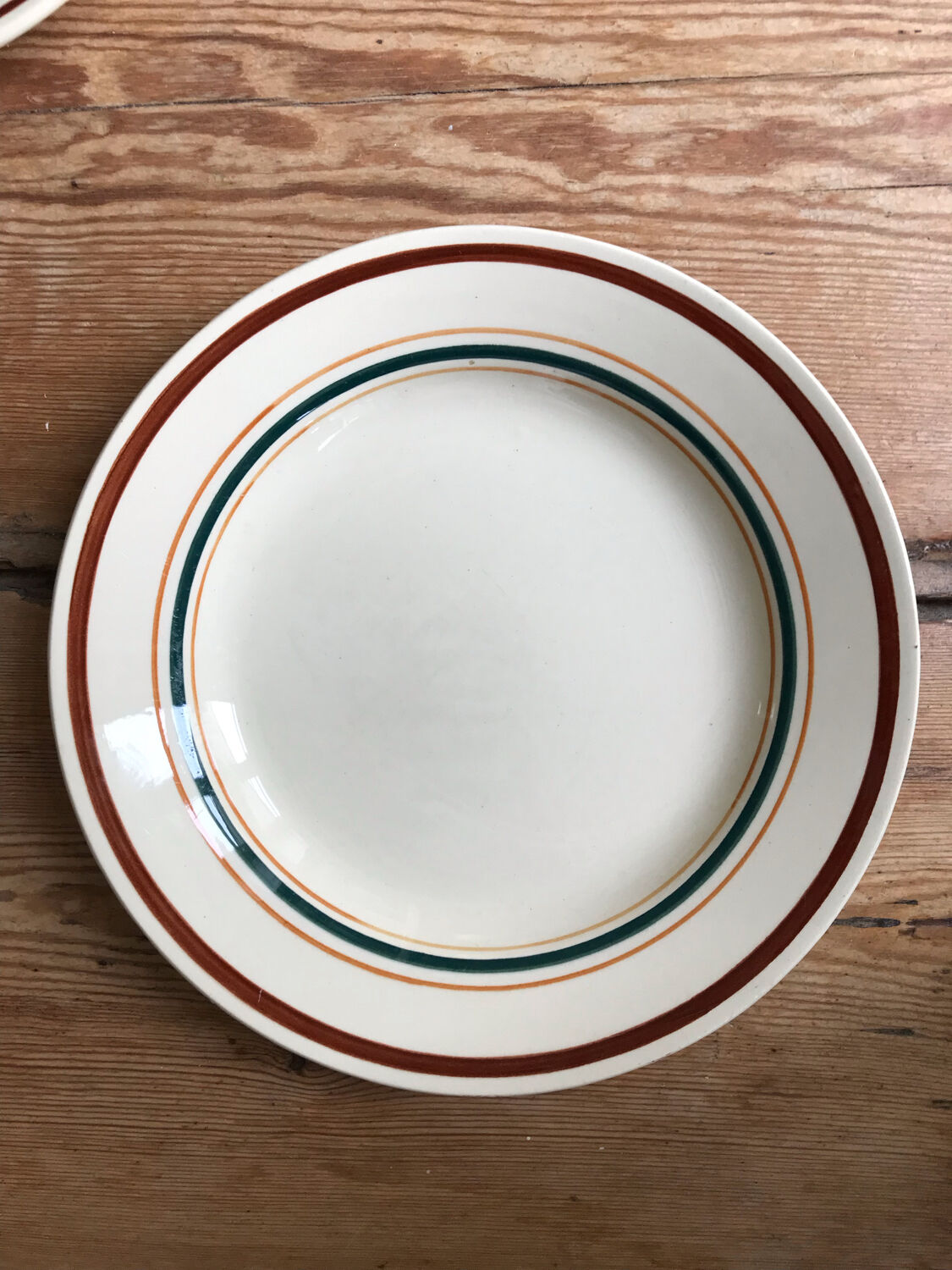 Service of 12 old flat plates "gien"