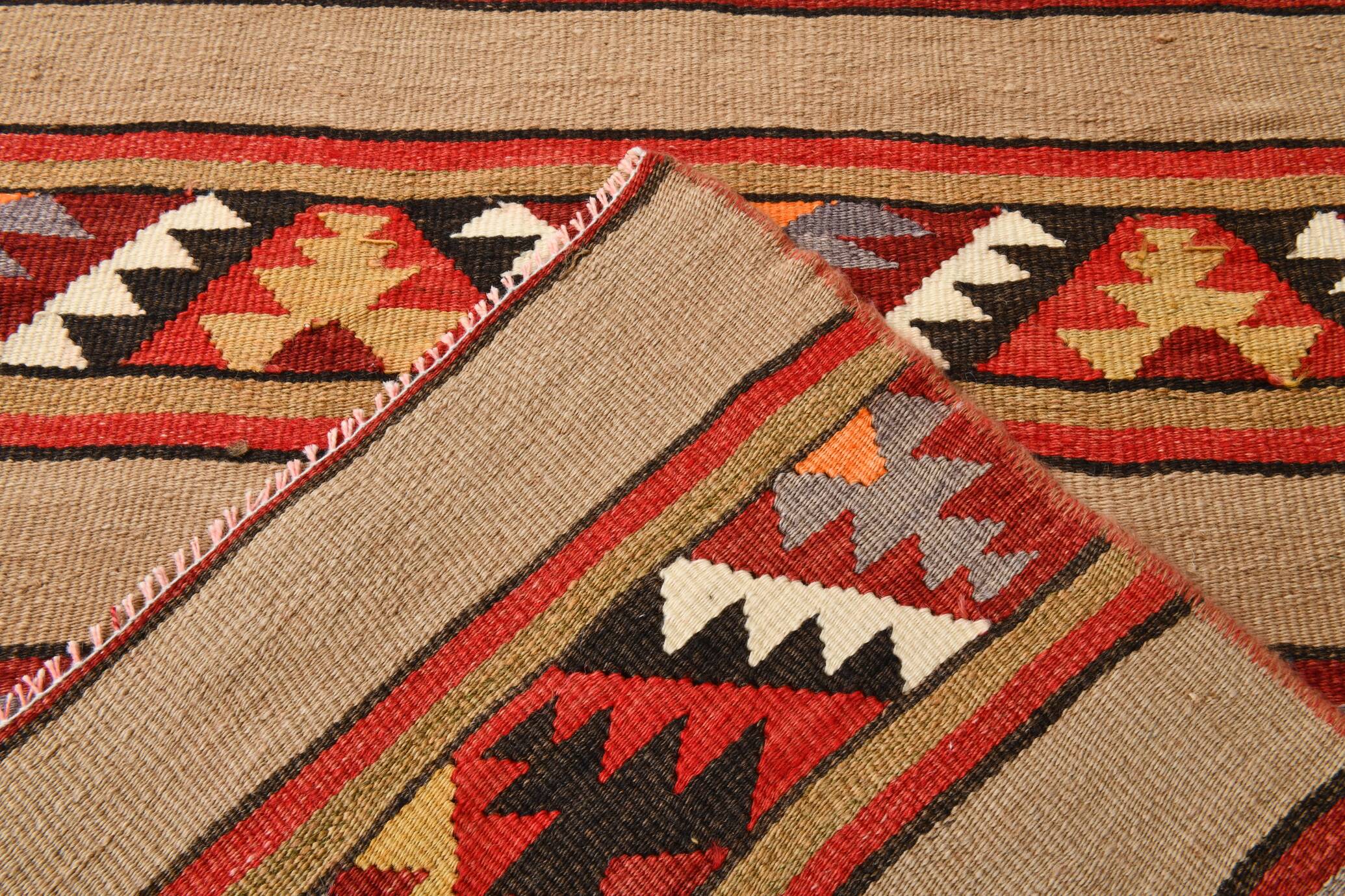 Tapis couloir kilim vintage – Tissage artisanal d’Anatolie, années 60