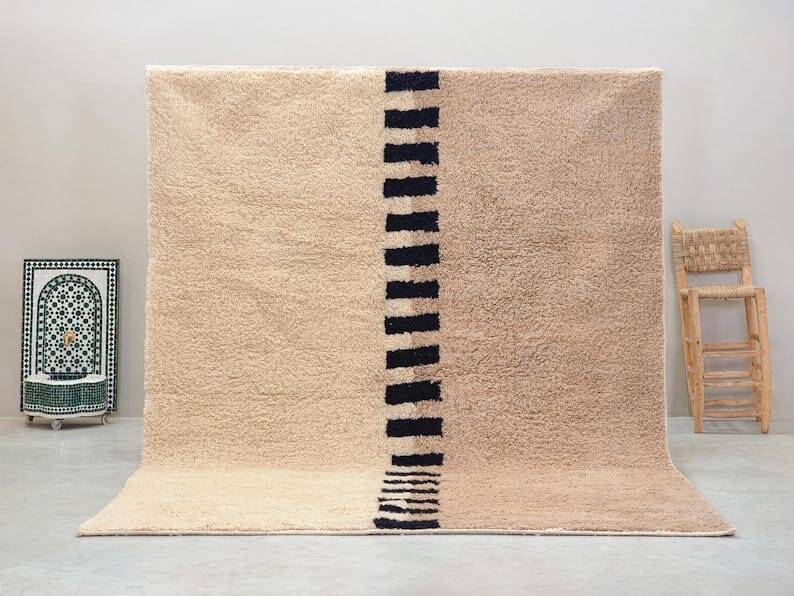 Traditional handmade pure wool rug, size 200 x 300 cm