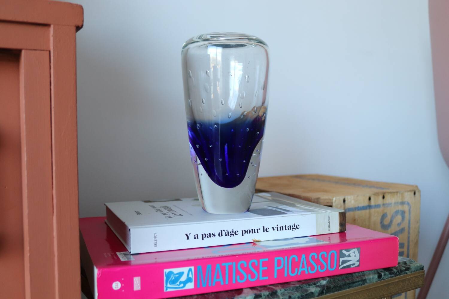 Murano vase in blue and white bubble glass