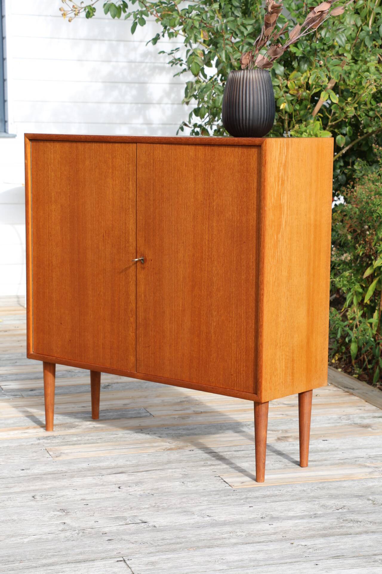 WK Mobel 2-door dresser console cabinet