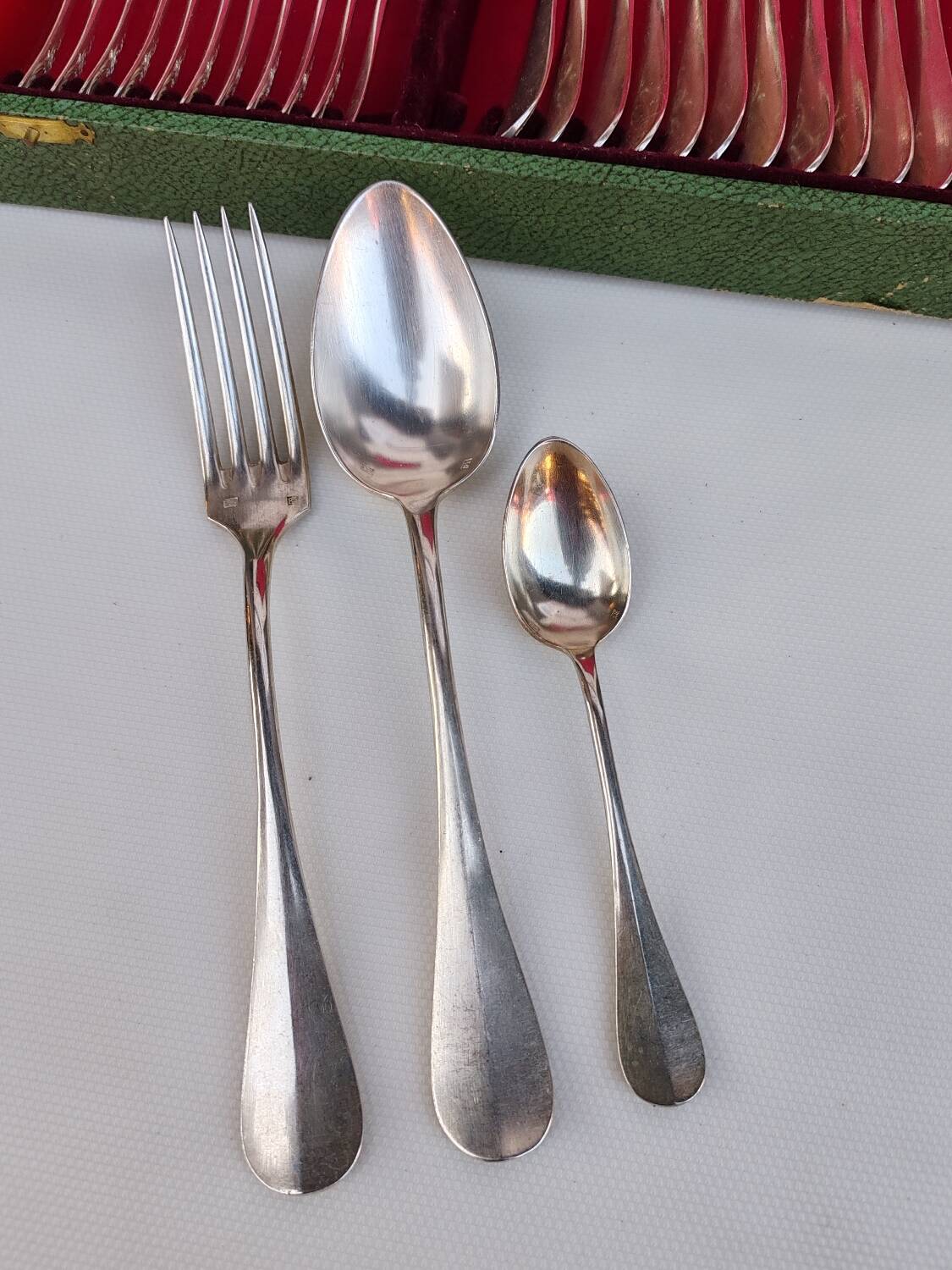 38-piece silver-plated cutlery set by Apollo.