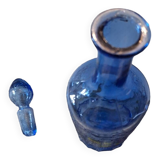 Petite carafe bleue