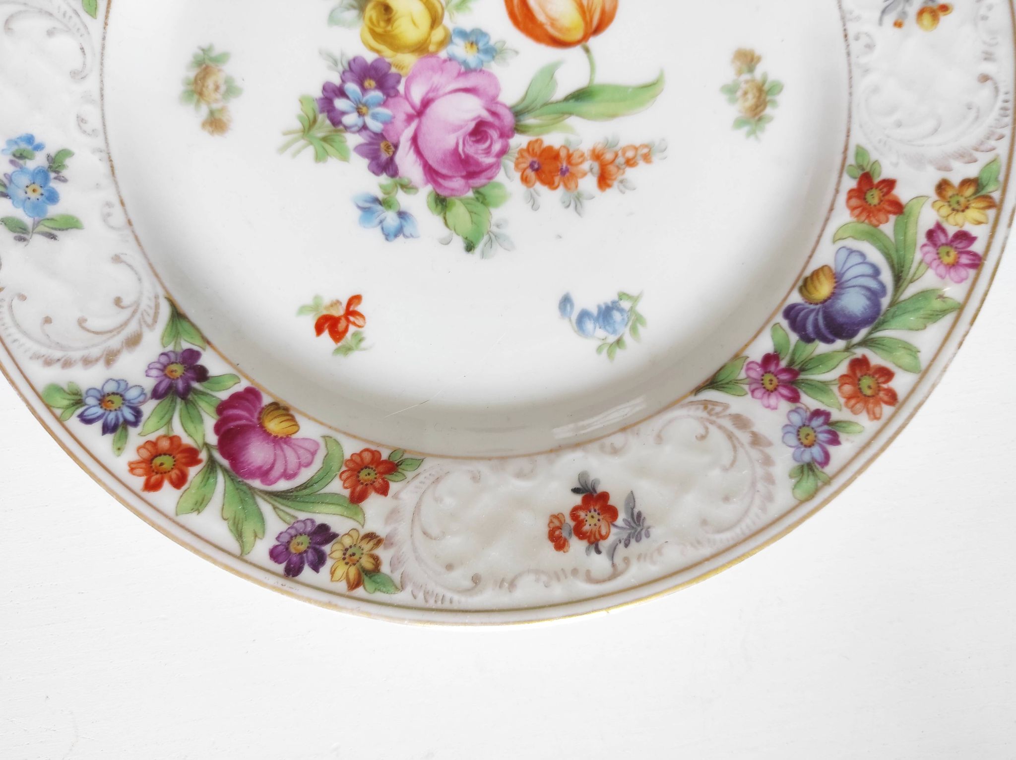 Paire d'assiettes fleuries porcelaine allemande