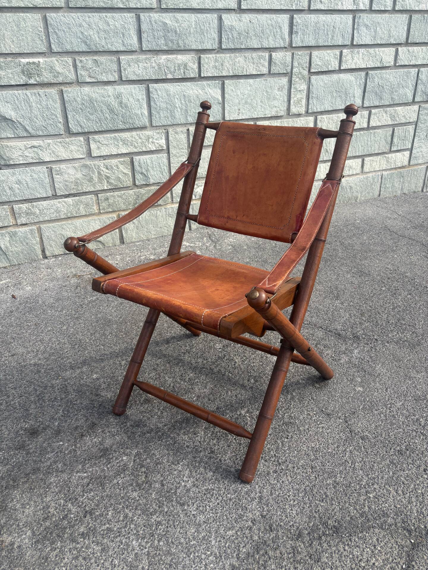 Vintage Safari Armchair in Cognac Leather and Turned Wood – 1940s/50s