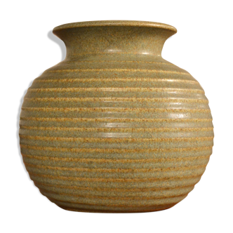 Vase ball in sandstone 60 years