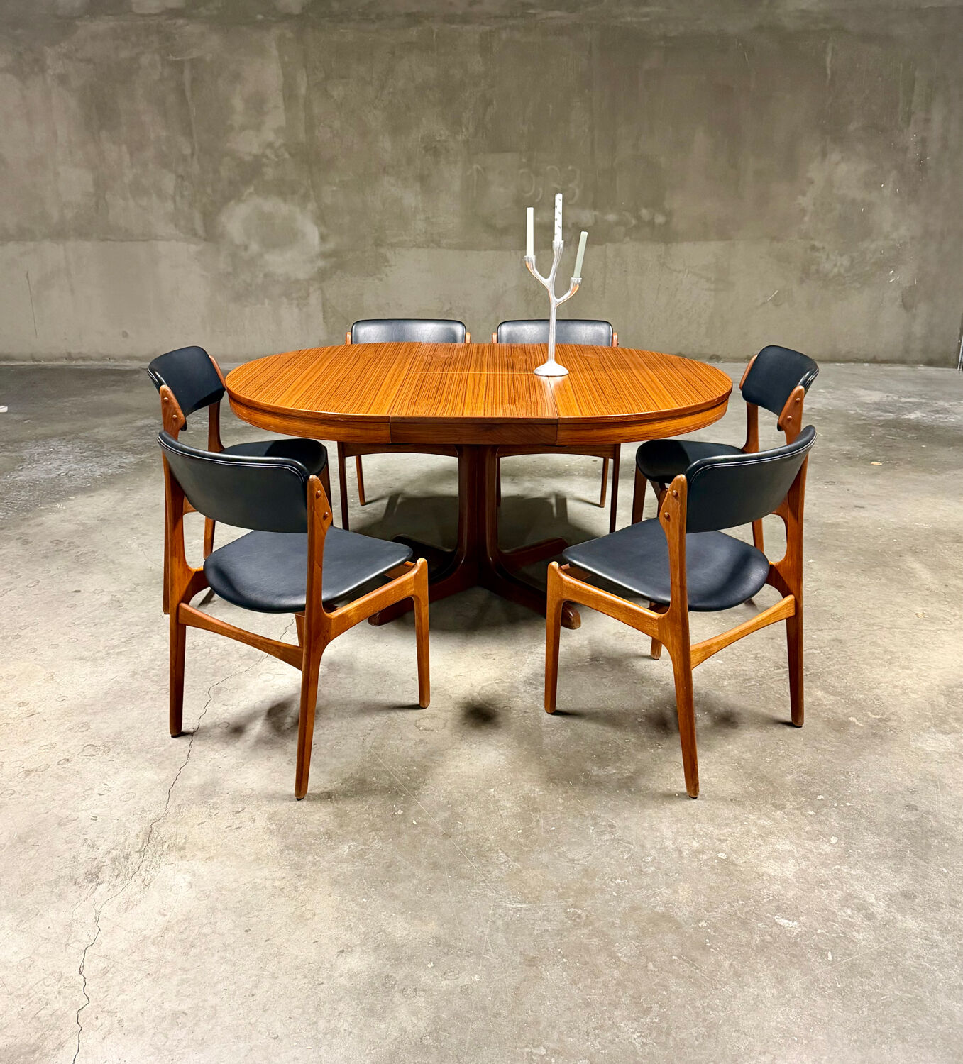 6 Erik Buch chairs