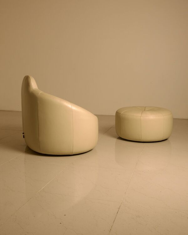 Ensemble fauteuil ''Pumpkin'' et son ottoman en cuir crème par Pierre Paulin
