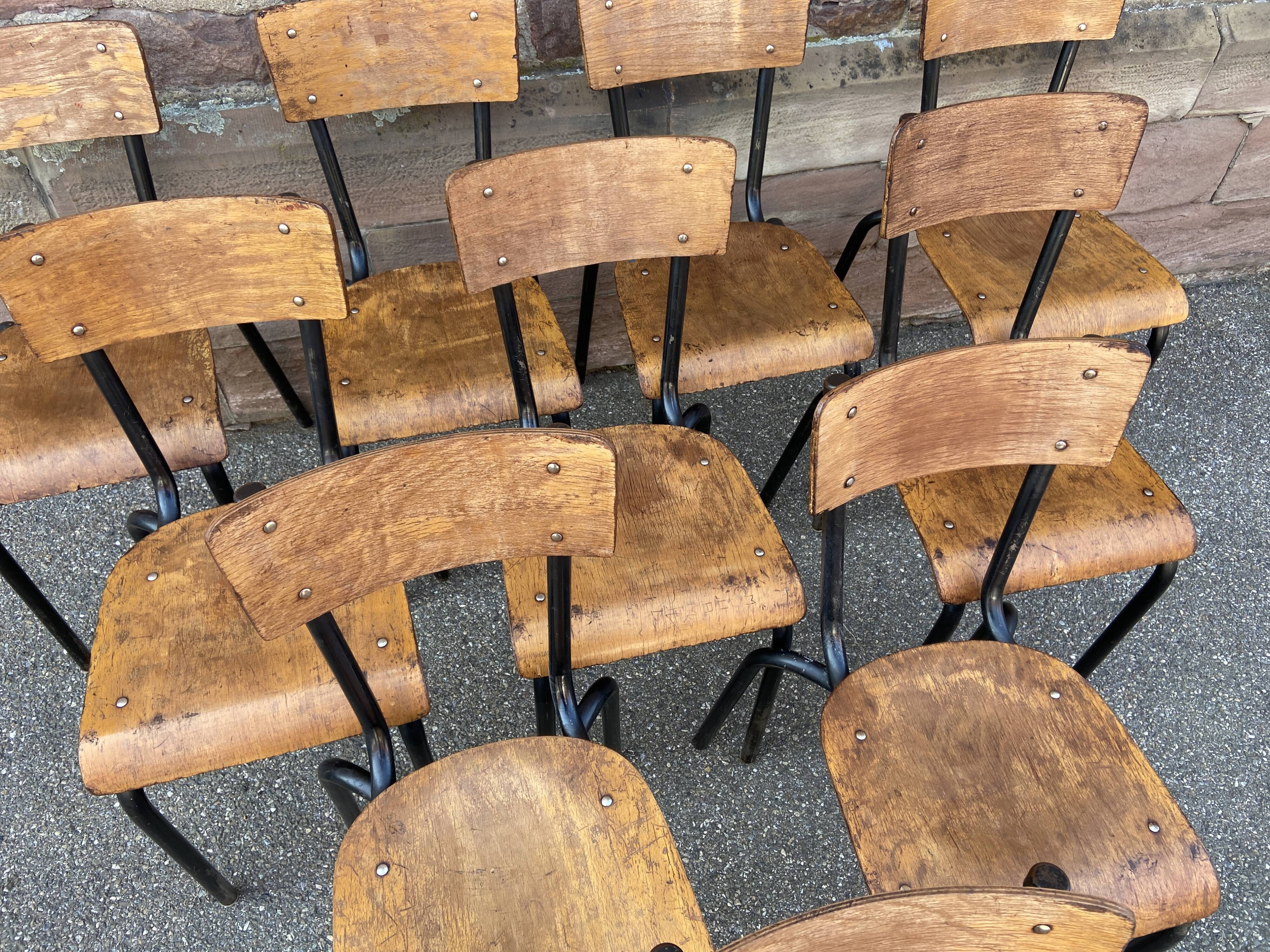 10 chaises d'école en métal et bois, 1960