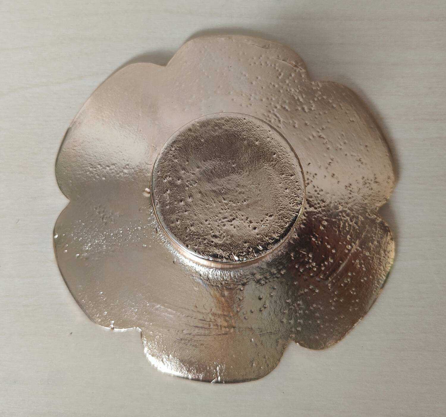 Bougeoir fleur en bronze et émail