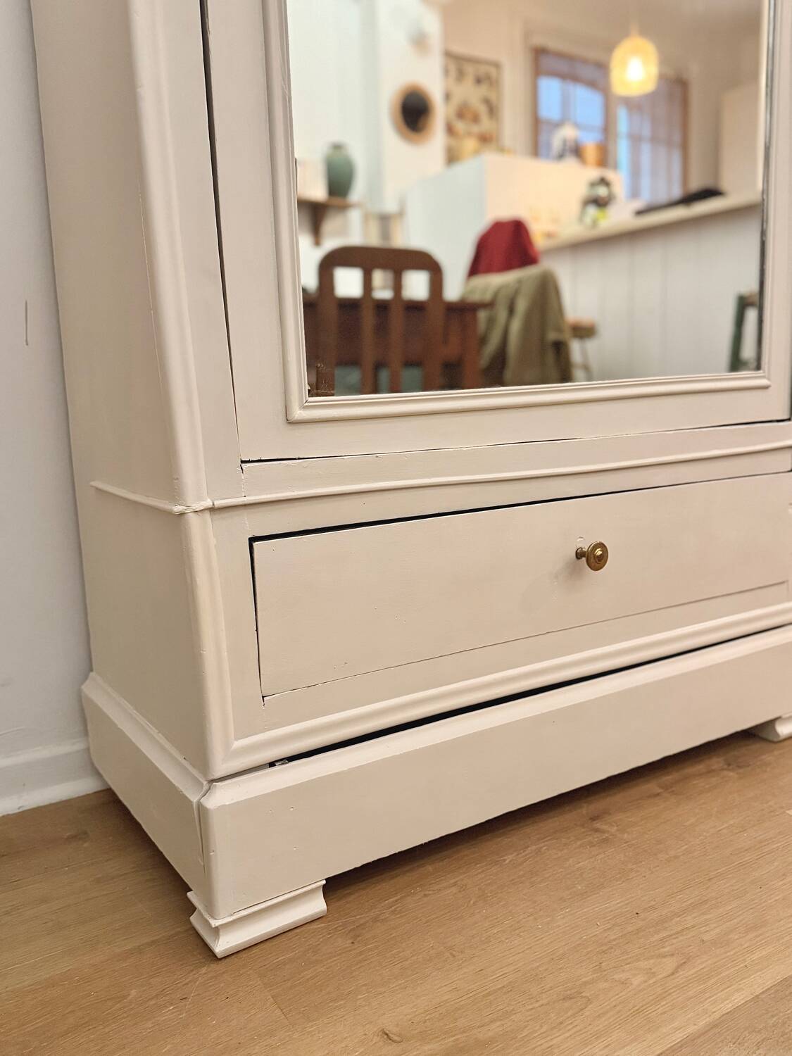 Parisian hosiery cabinet