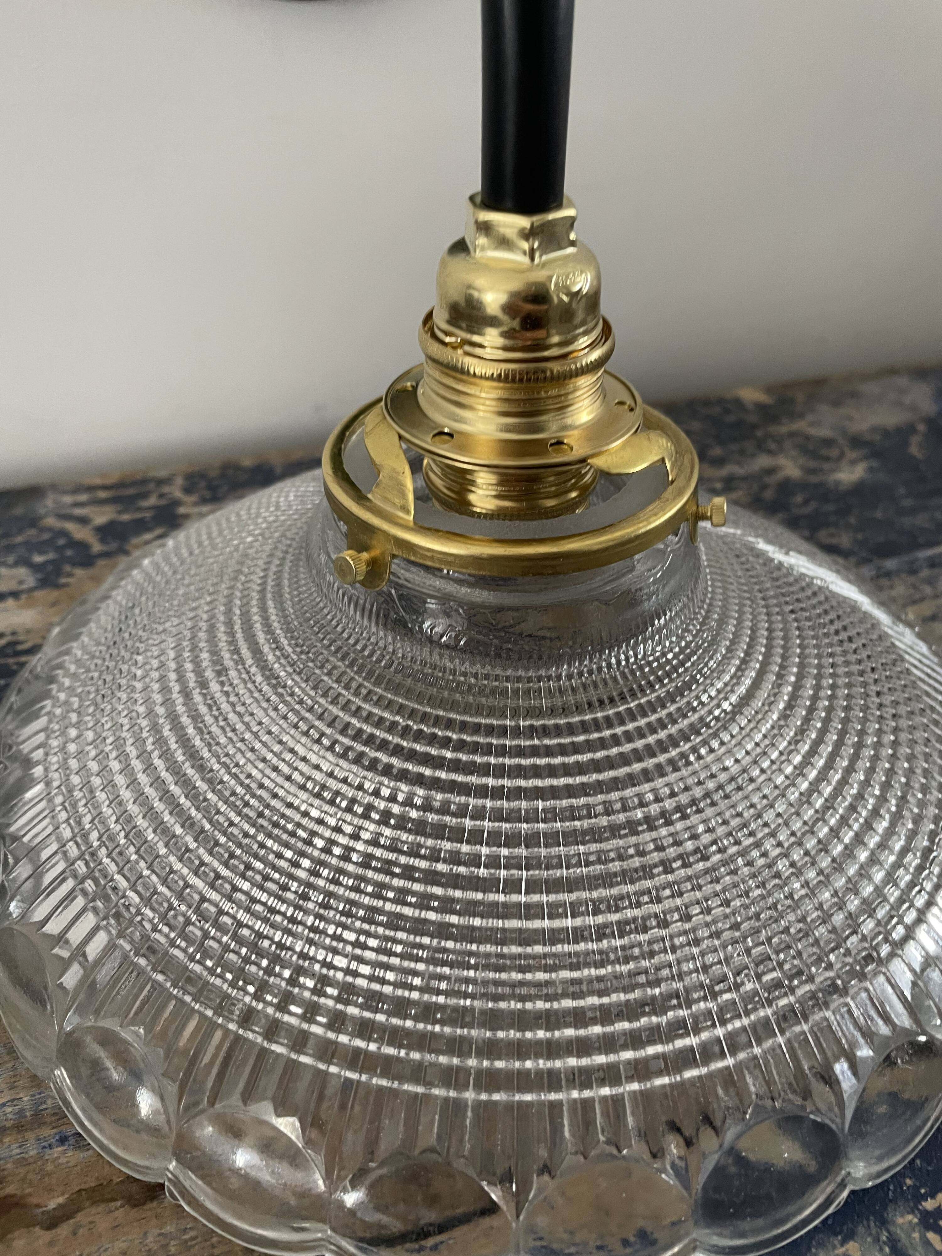 Applique vintage en verre ciselé électrifiée à neuf