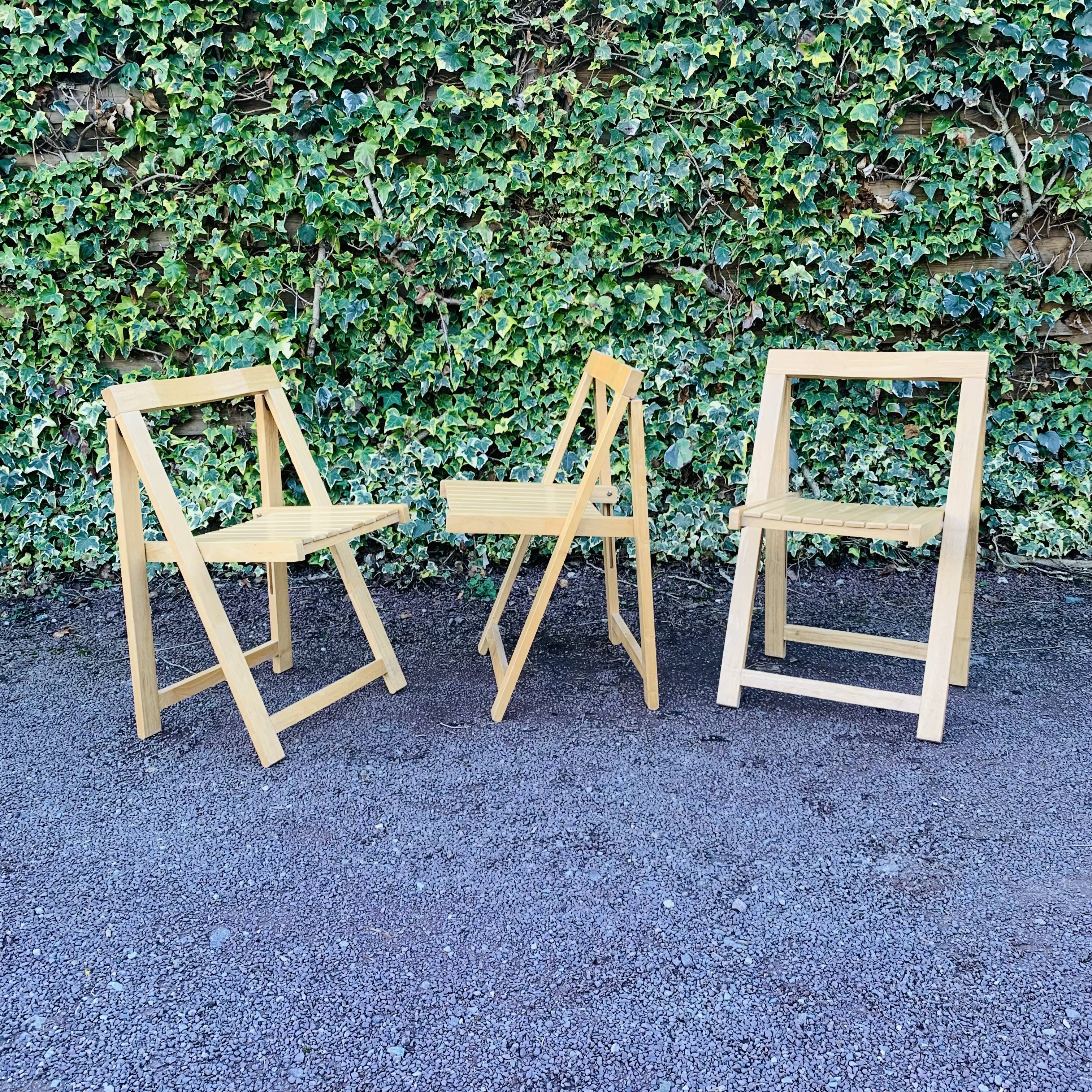 Set of 3 folding chairs