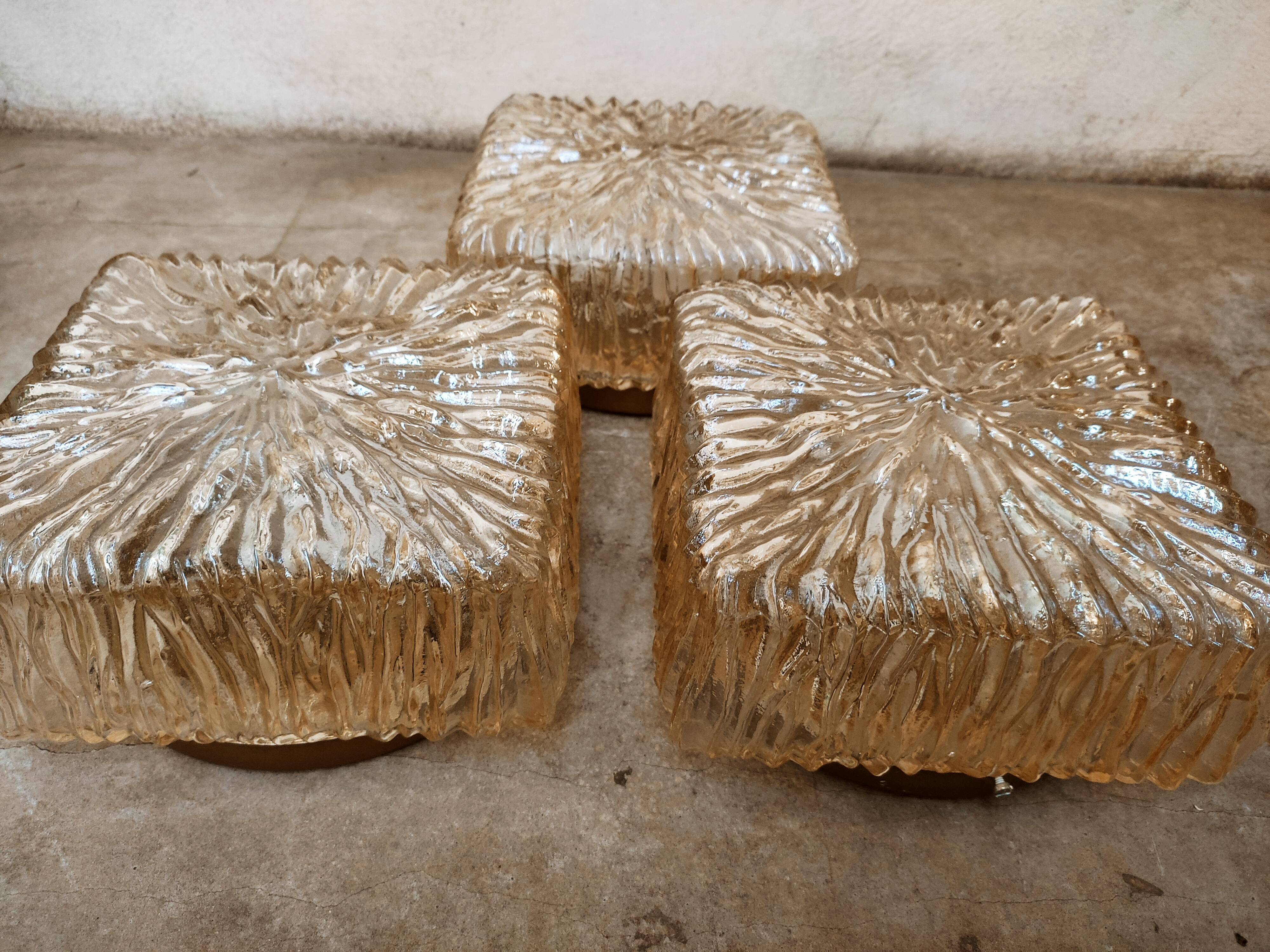 Ceiling lamp in iridescent glass