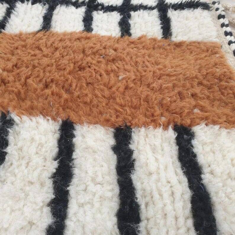 Berber rug in pure wool size 150 x 250 cm