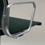 Eames EA 117 office chair