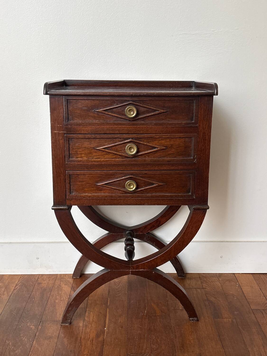 Side table with 3 drawers