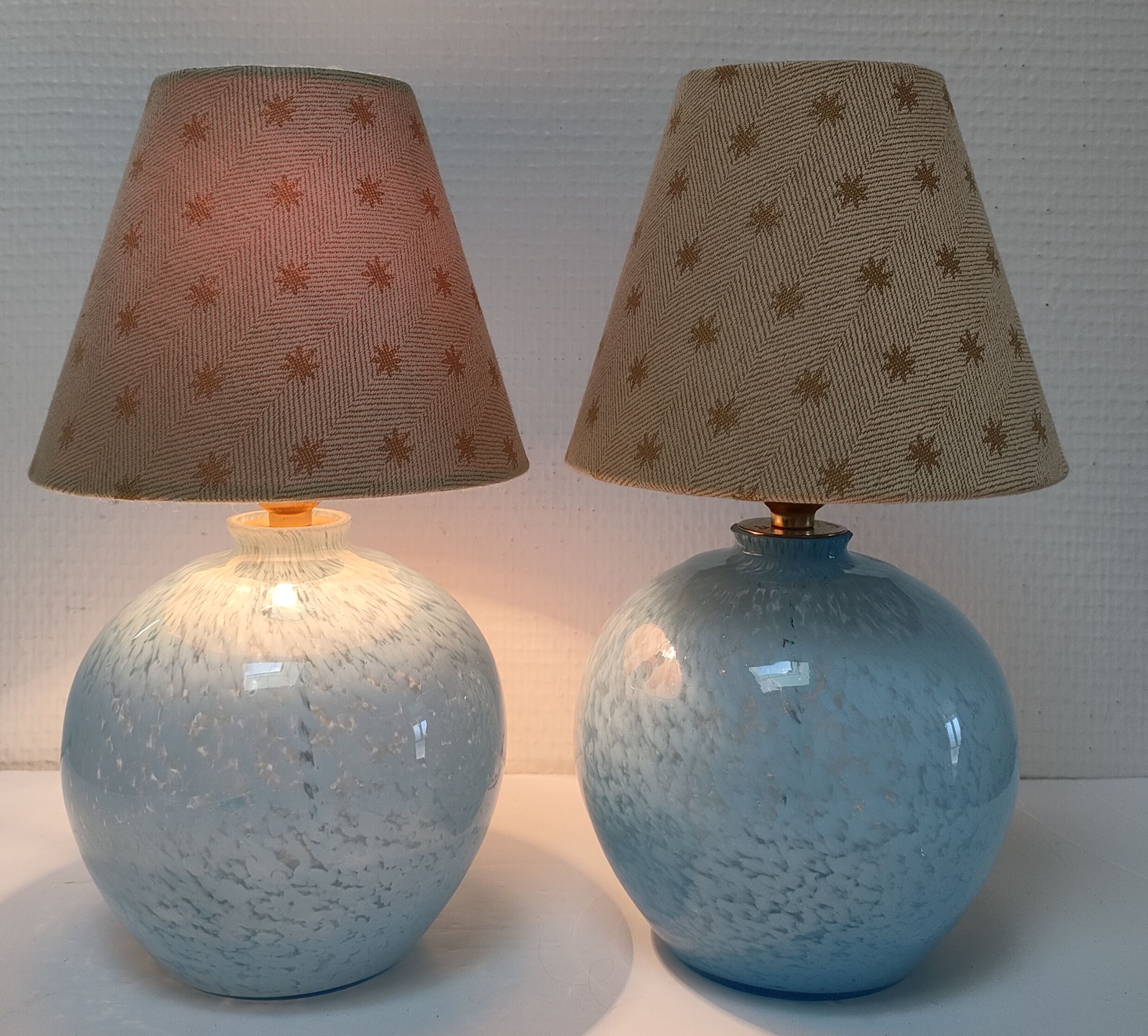 Deux pieds lampes boules art déco verre de clichy bleu
