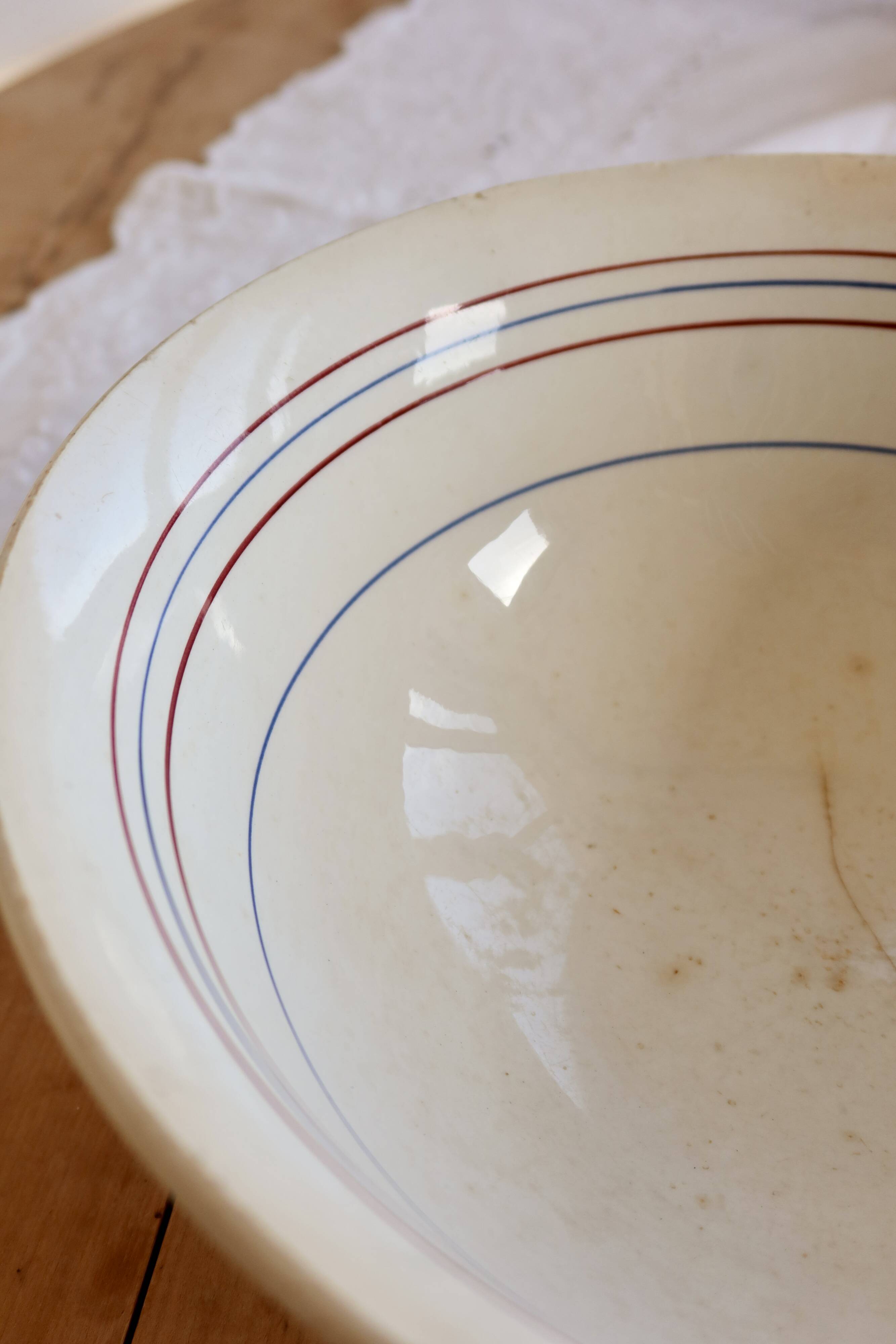 Old earthenware salad bowl Céranord Saint-Amand – Red and blue rim