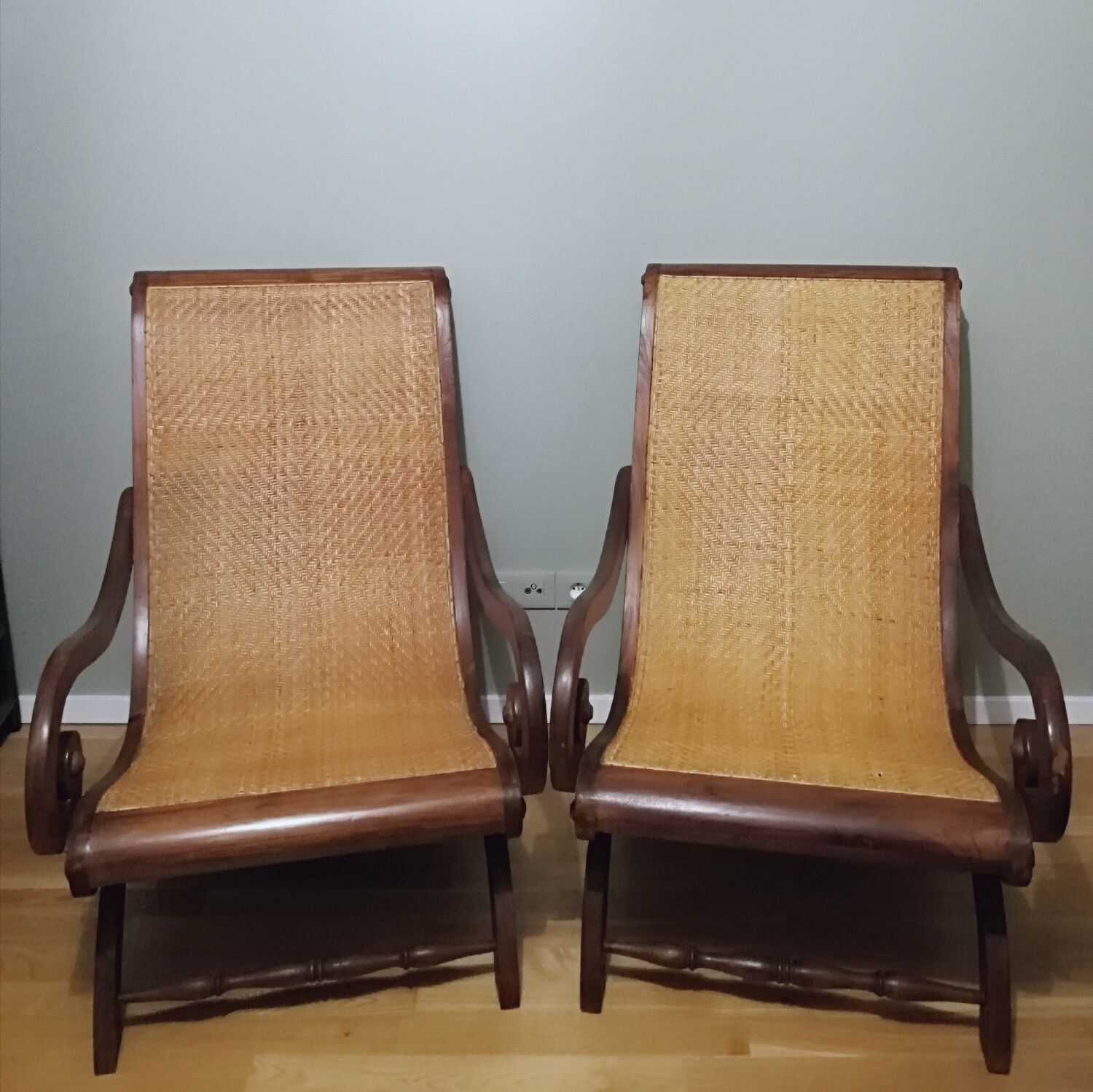 Deux fauteuils coloniaux planteurs