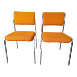 chaises oranges vintages