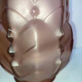 Beautiful art deco frosted glass vase dating from the 1920s-1940s in salmon color in good condition