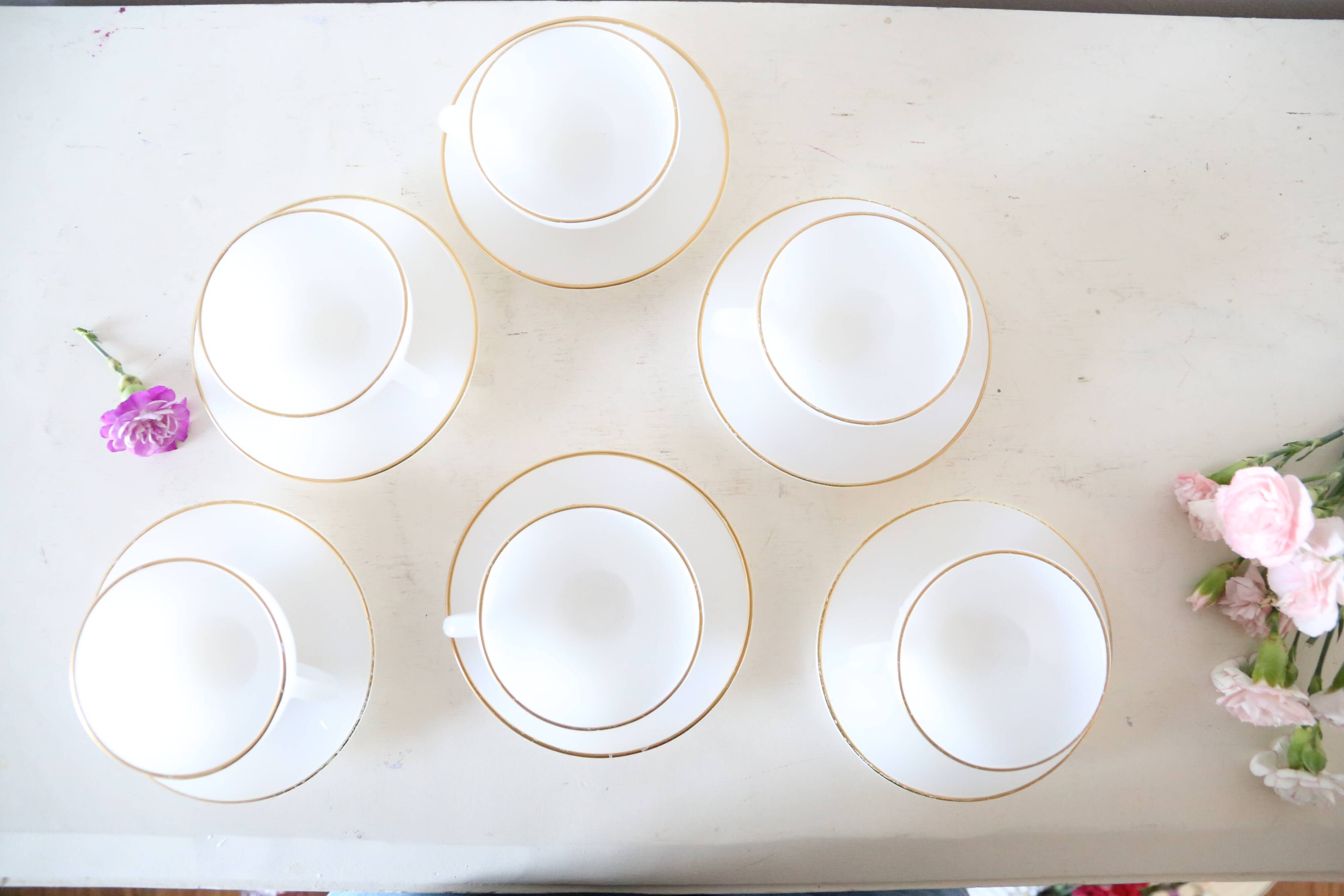 Set of 6 cups and under cups Arcopal harlequin range, white and gold, made in France