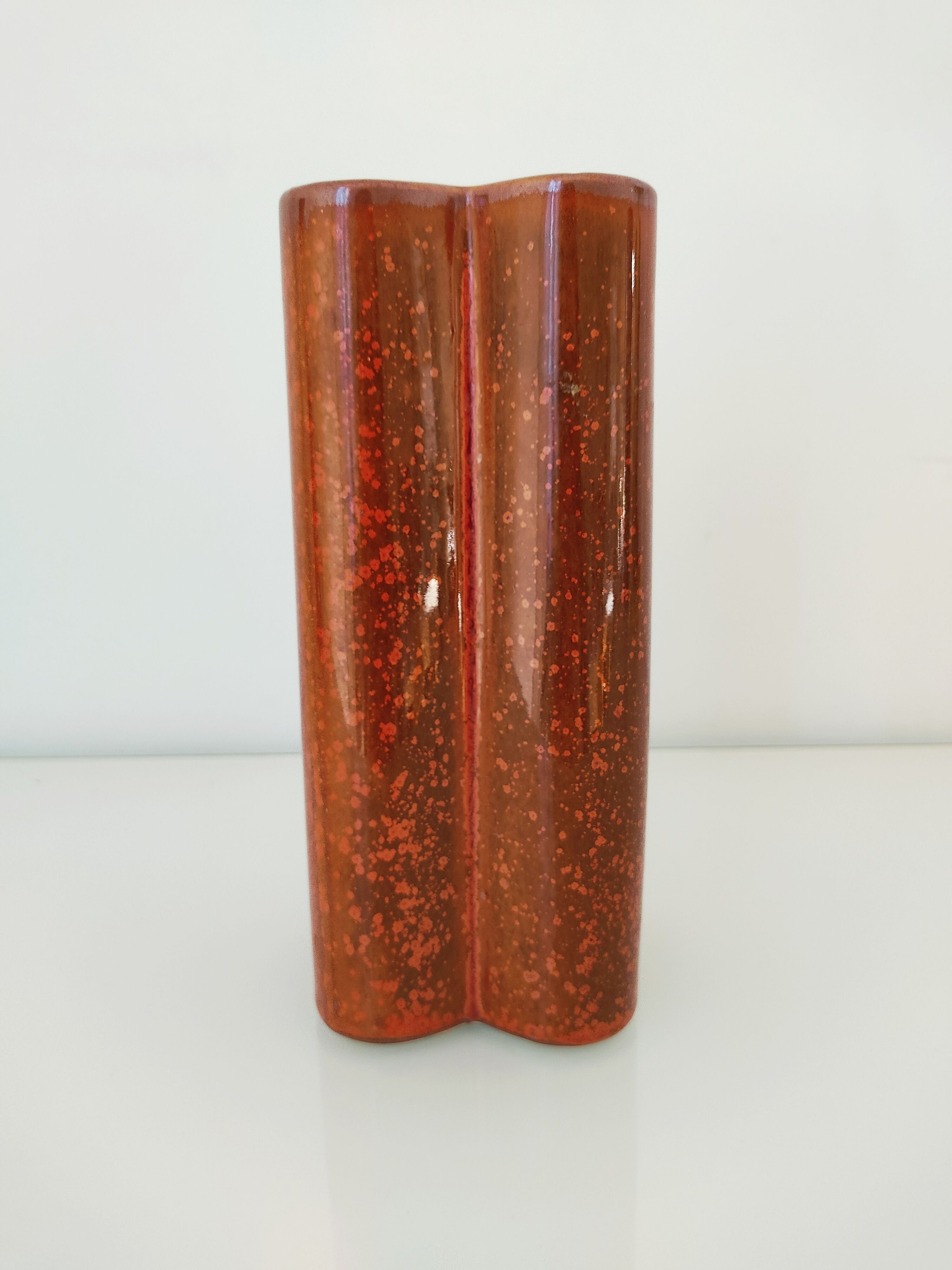 Quadrilobe red ceramic vase
