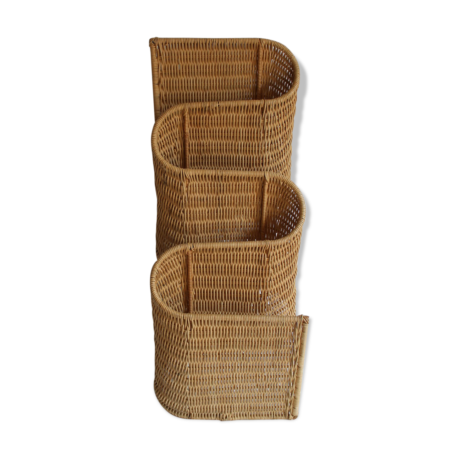 Shelf rattan