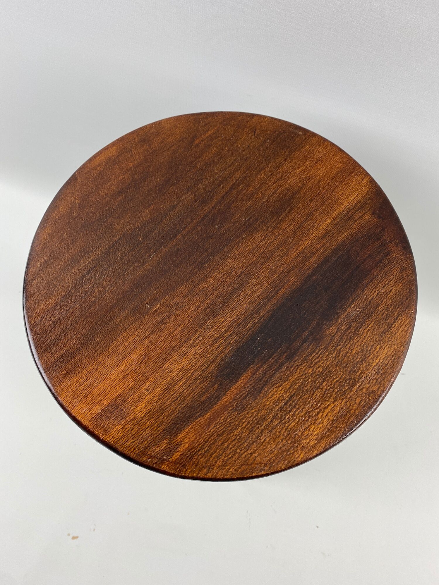 Tripod round rustic stool