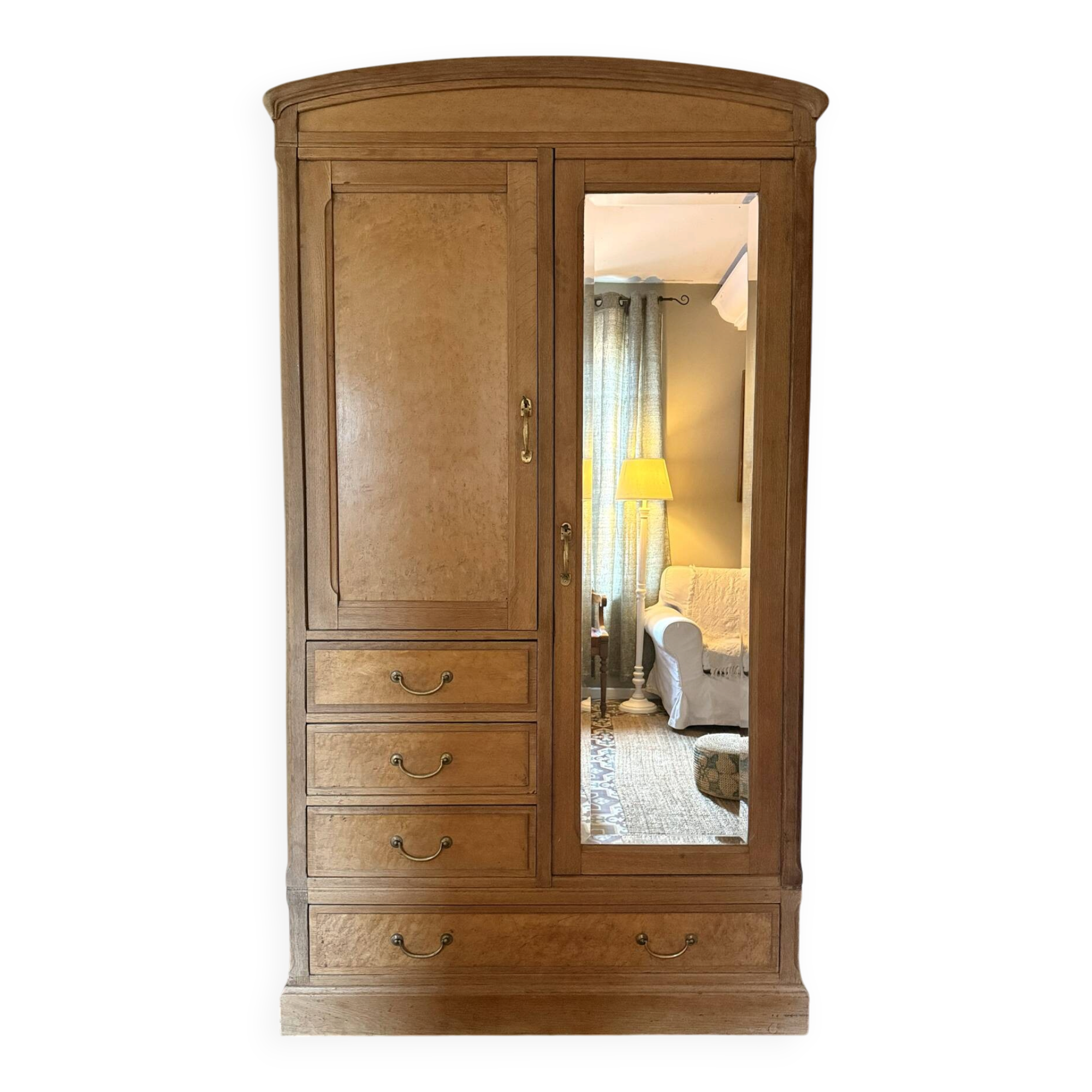 Armoire d’hôtel