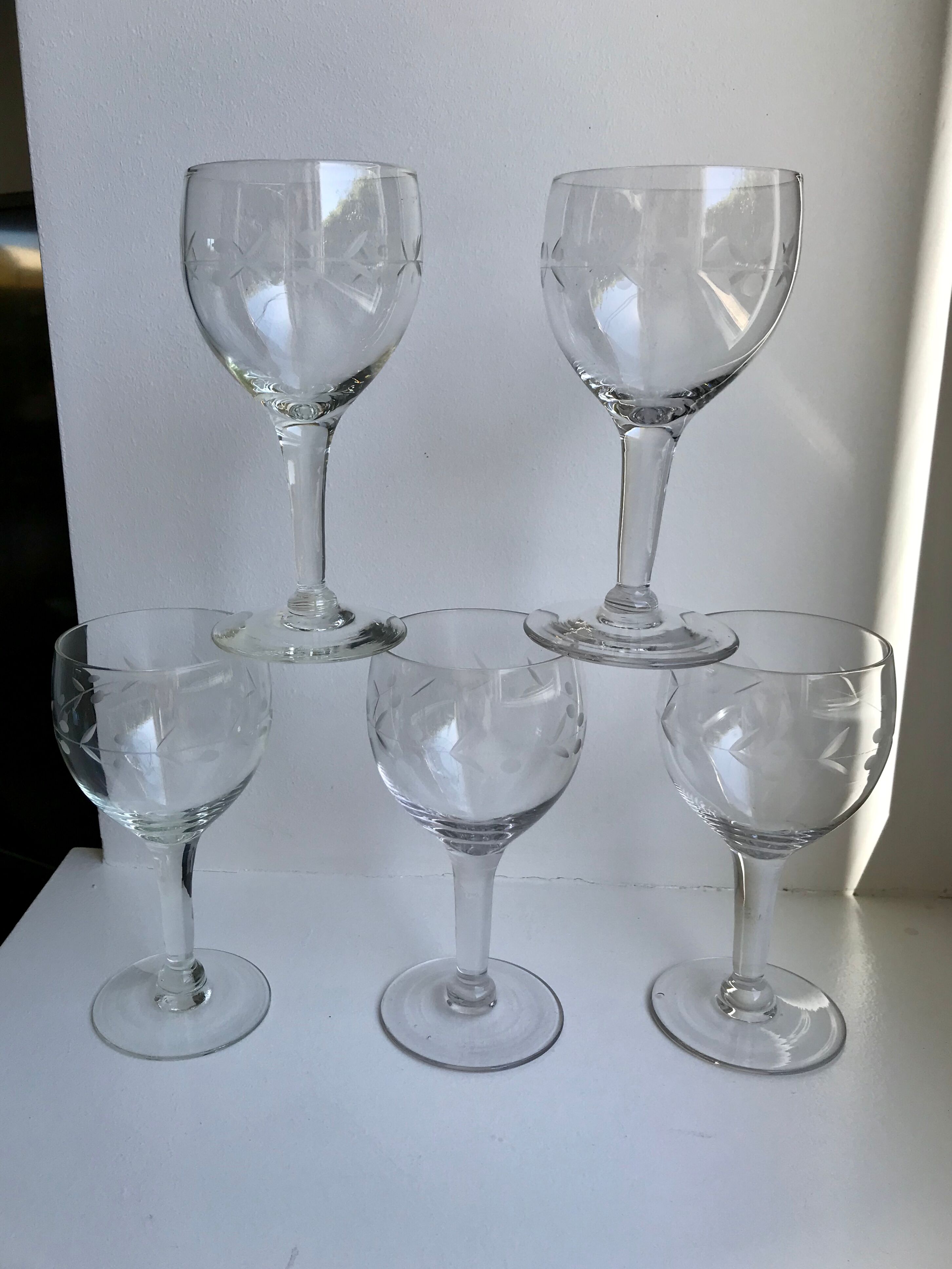 Lot de 5 verres à vin en cristal gravé années 50