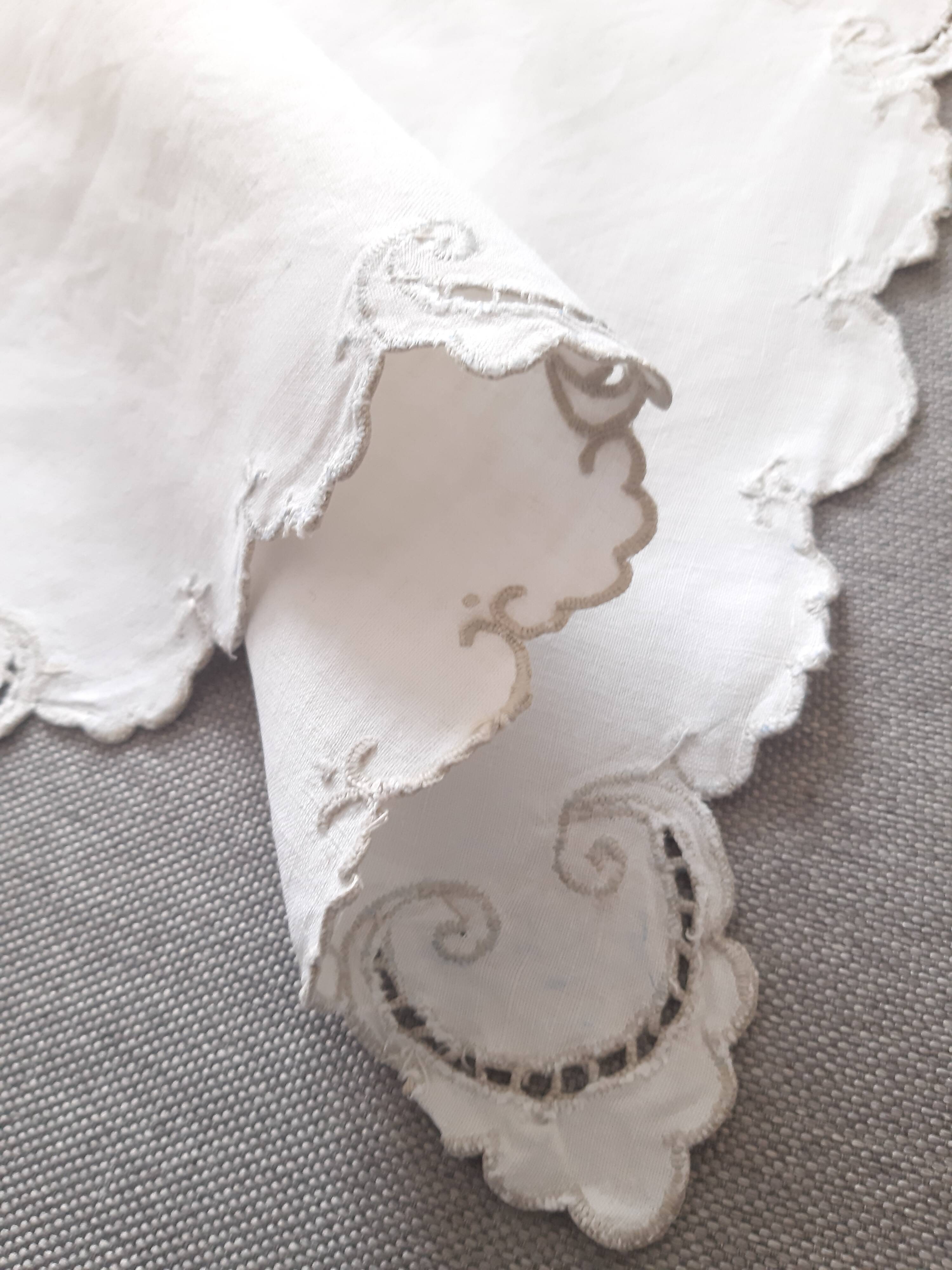 Towels/ 4 tea towels