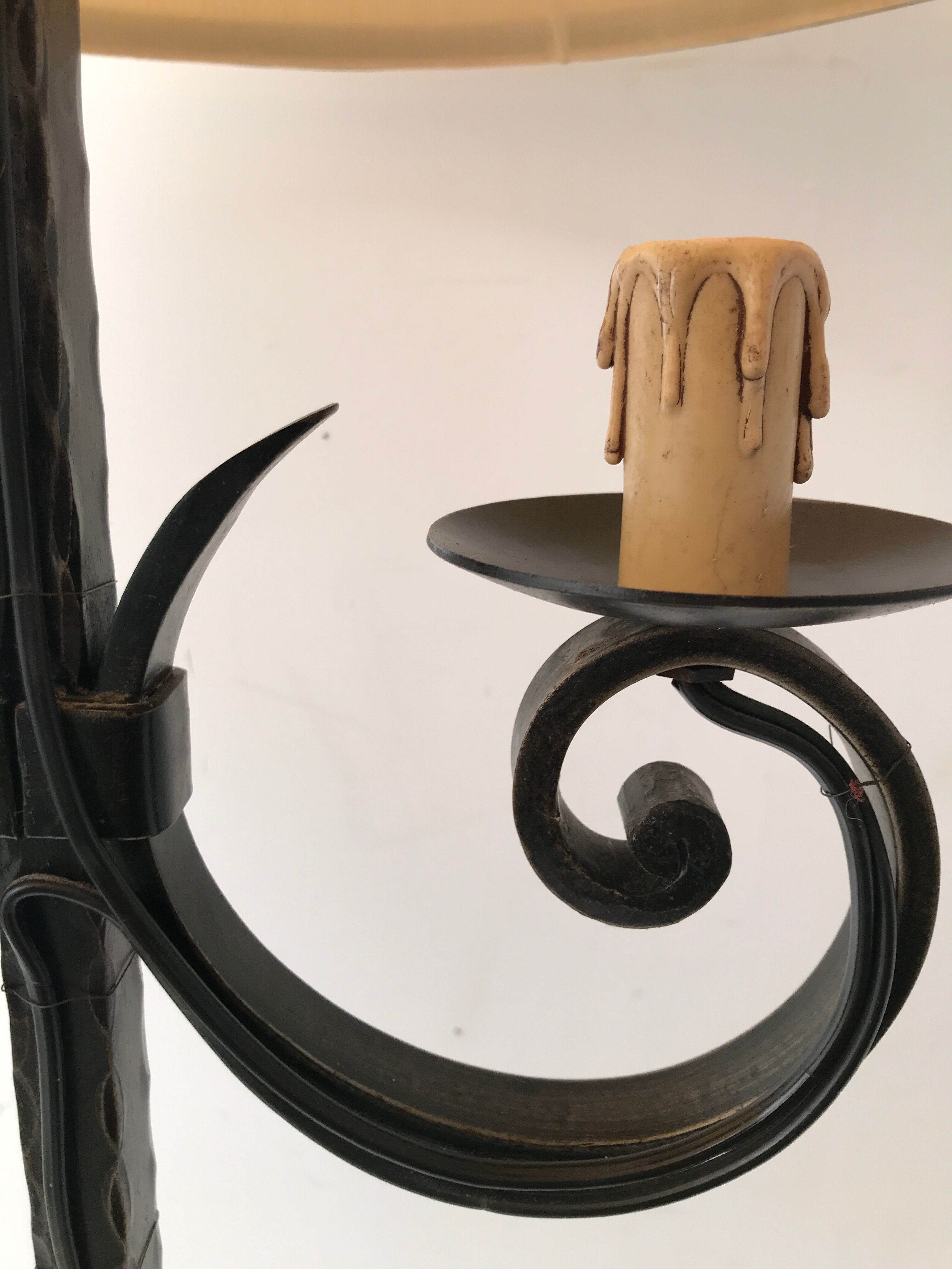 Tripod floor lamp in bronze Louis XV style