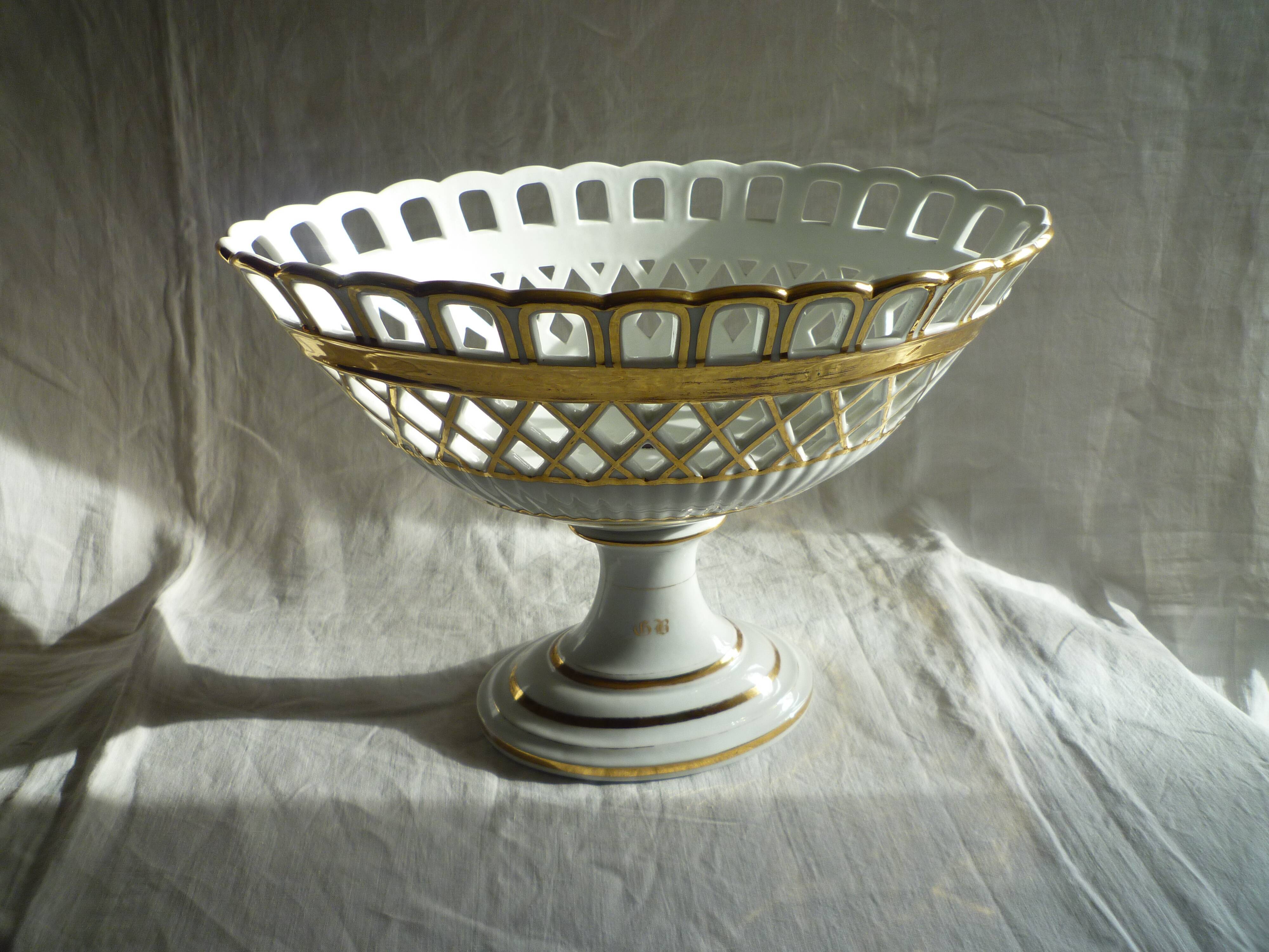Large porcelain basket from the Napoleon III era