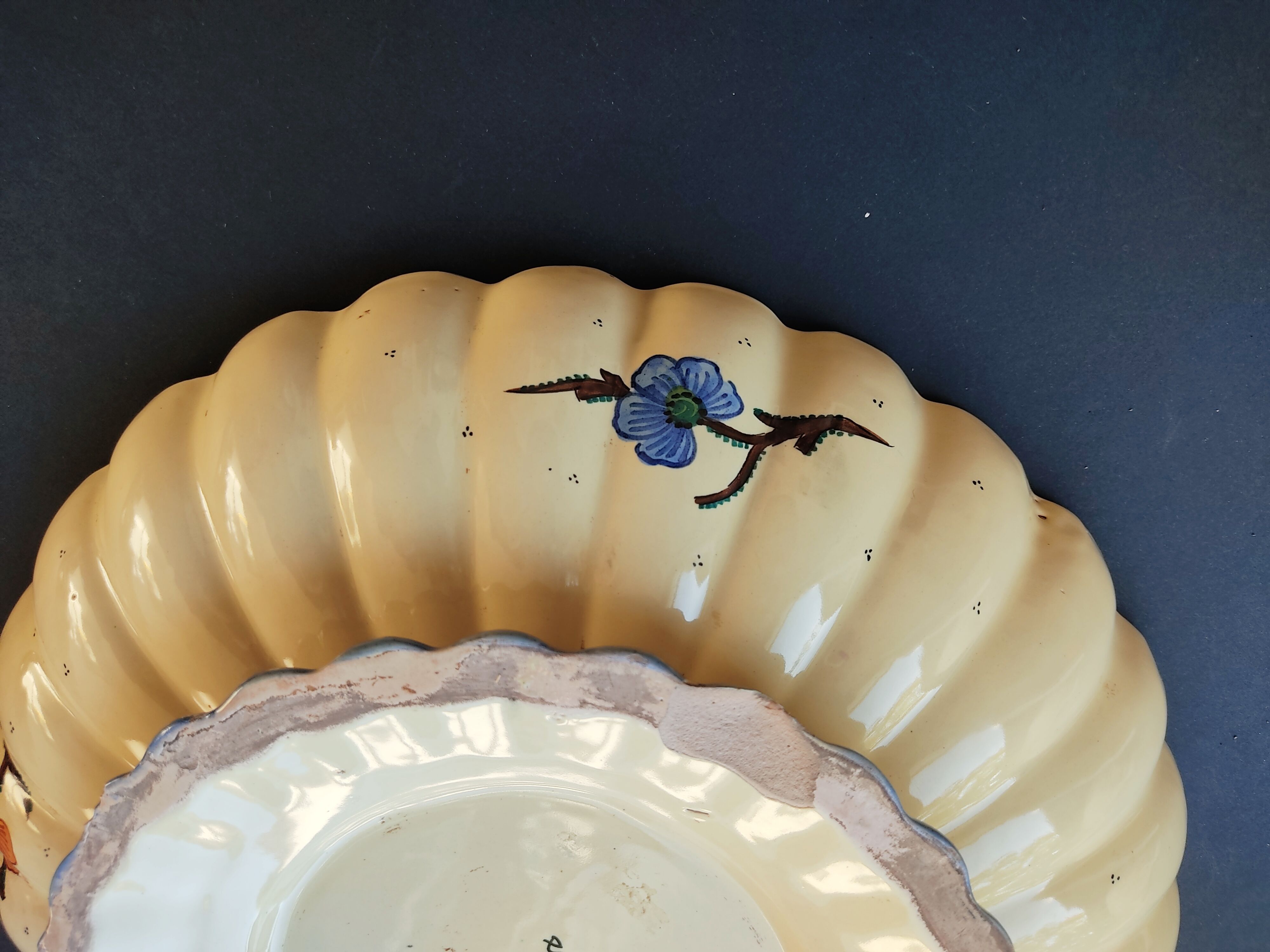 Flat on foot Italian earthenware Castelli Perugia