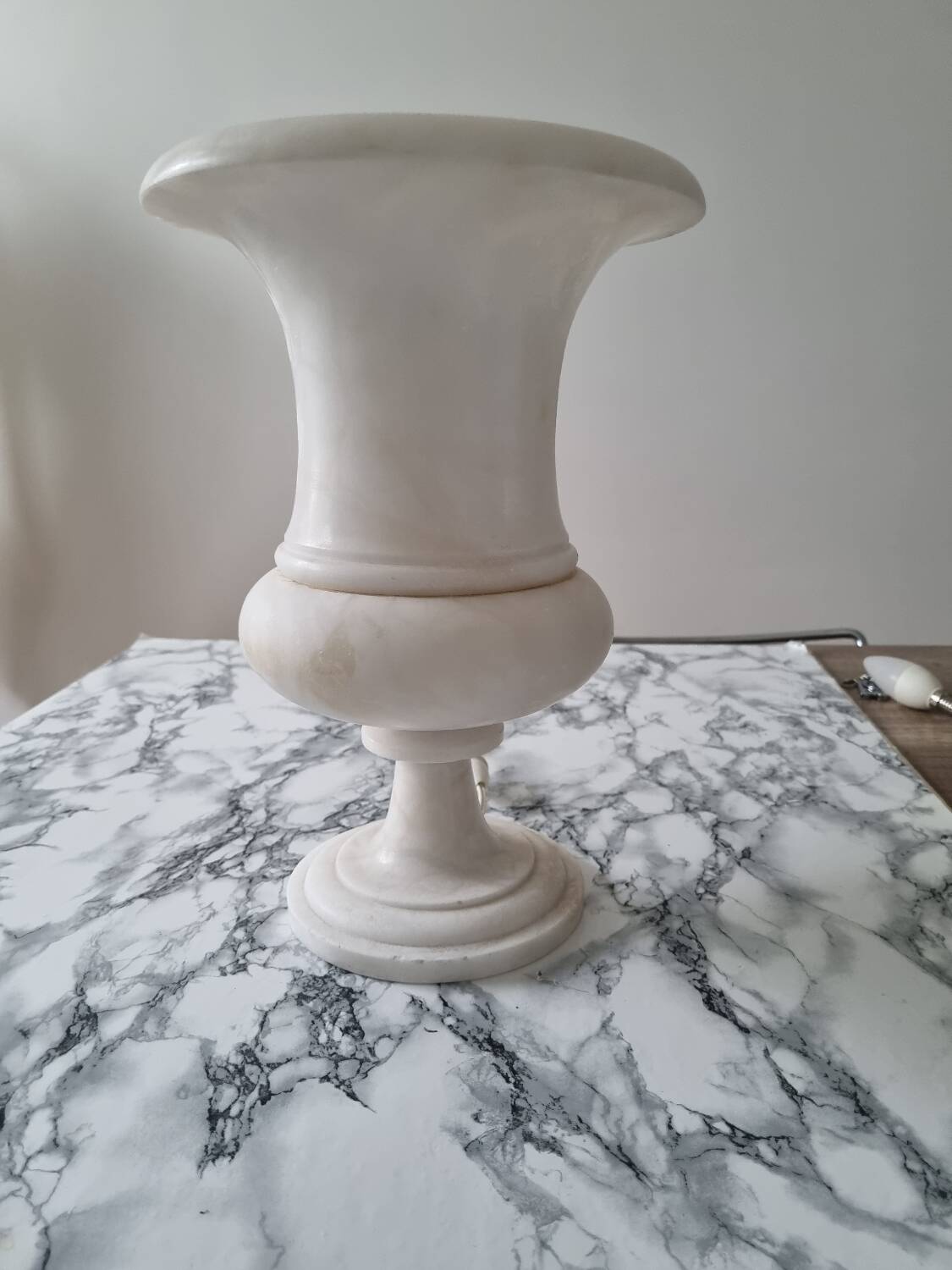 Lampe a poser en albâtre vintage