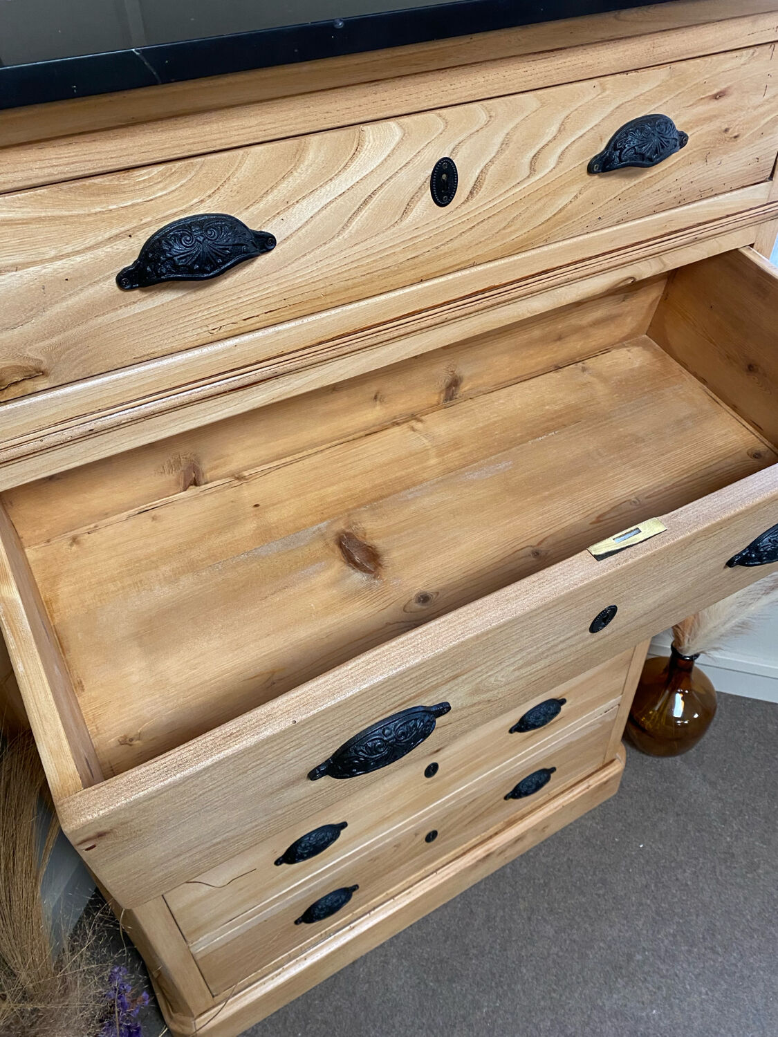 Chest of drawers, dresser
