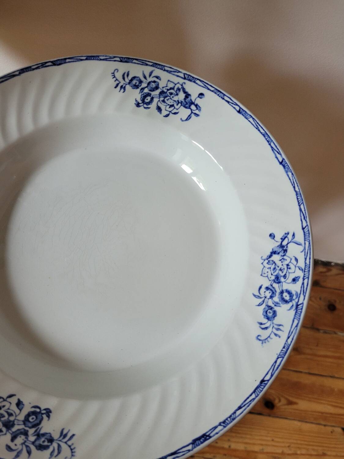 St Amand hollow dish model 9997