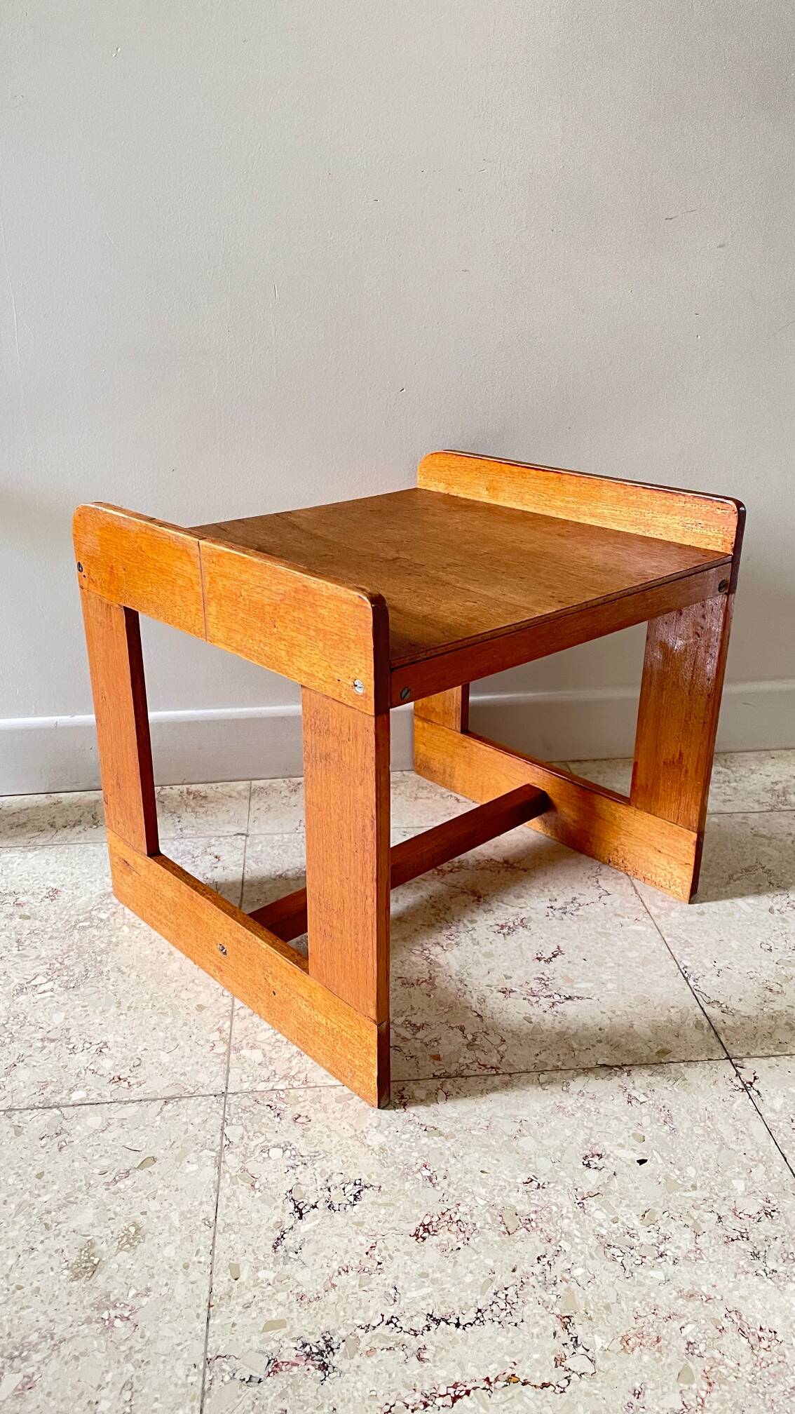 Table basse géométrique bois miel vintage