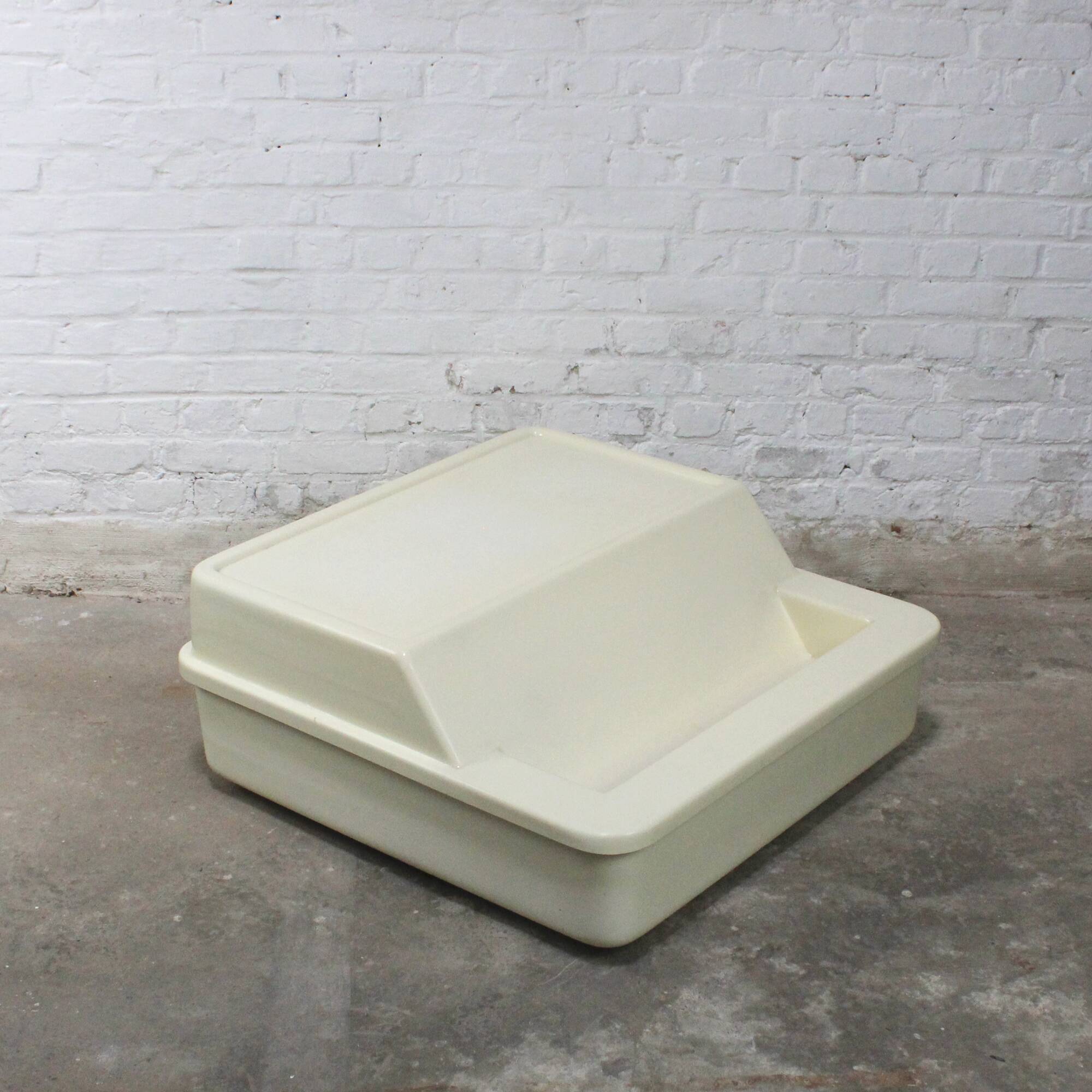 Space-age coffee table "Bloc Essex" by JP Emonds-Alt for Meurop 1970s