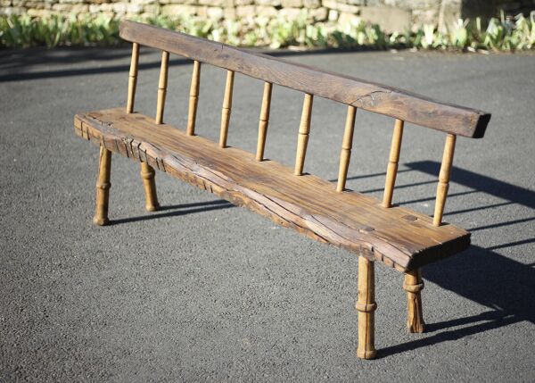 Grand banc bois vintage, banc bois ancien, banc artisanal, brutaliste, hall d'entrée