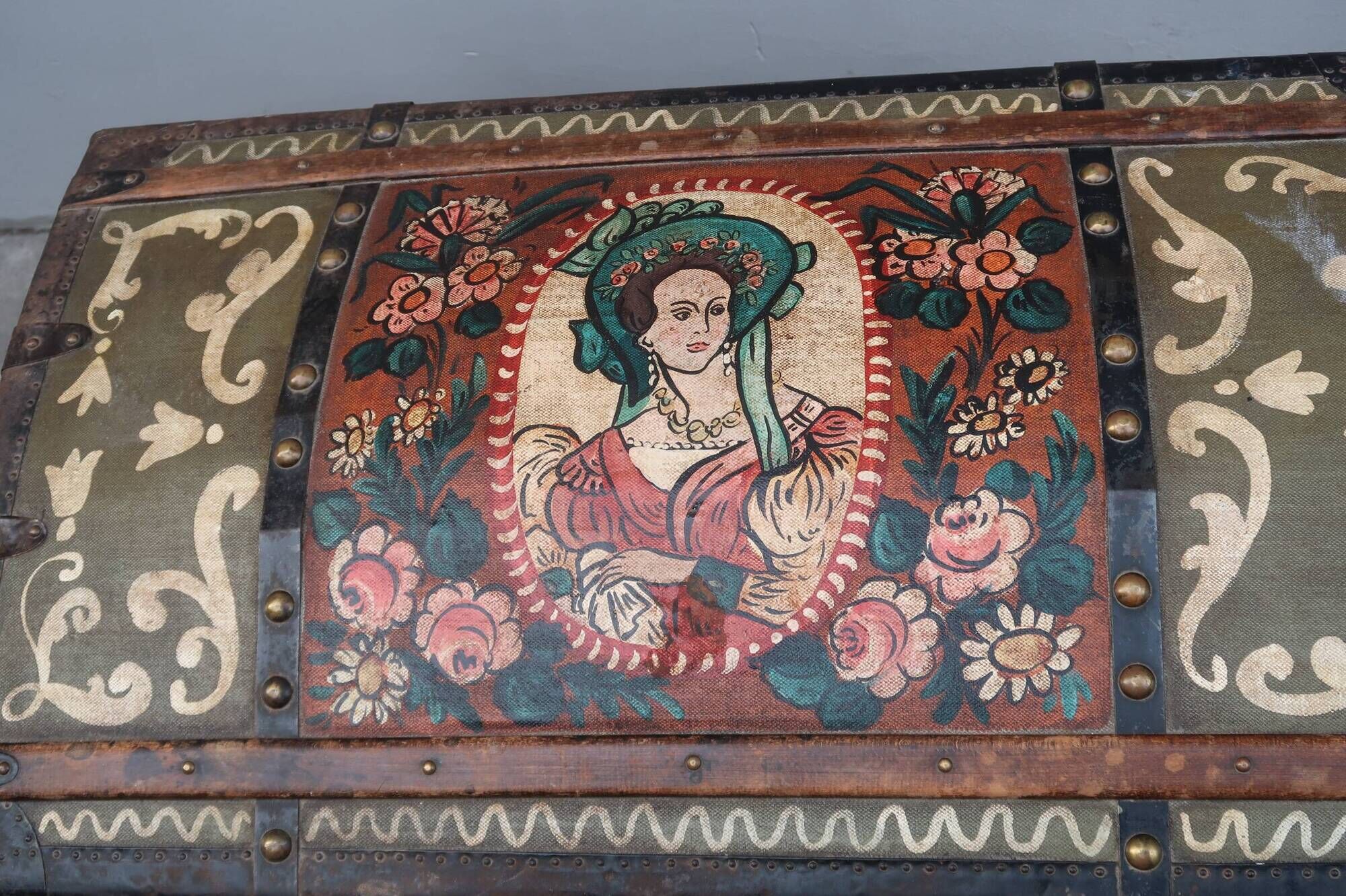Large French wedding chest from the early 20th century.