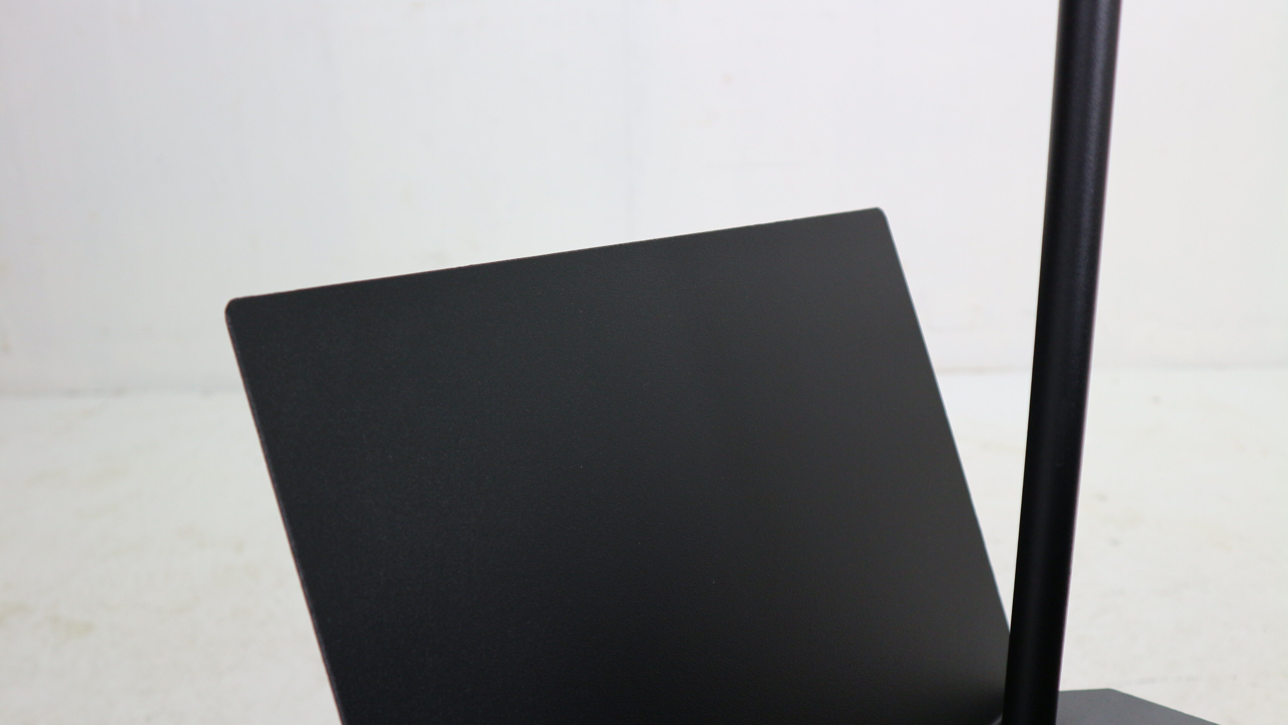 Porada Arredi Black Metal Minimalistic Magazinine Rack, 1980's, Italy